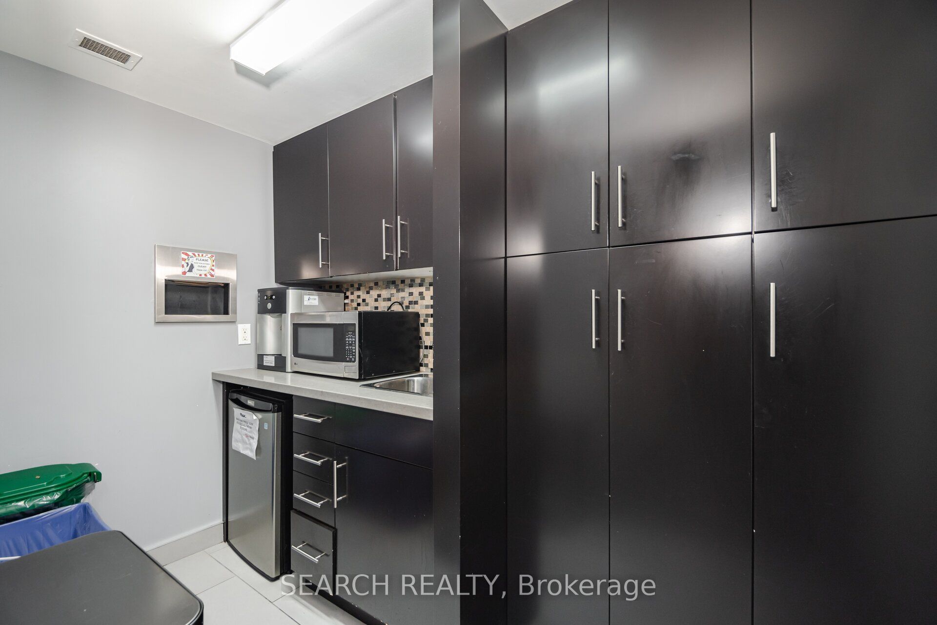 #100 - 50 Village Centre Place Property Photo 18