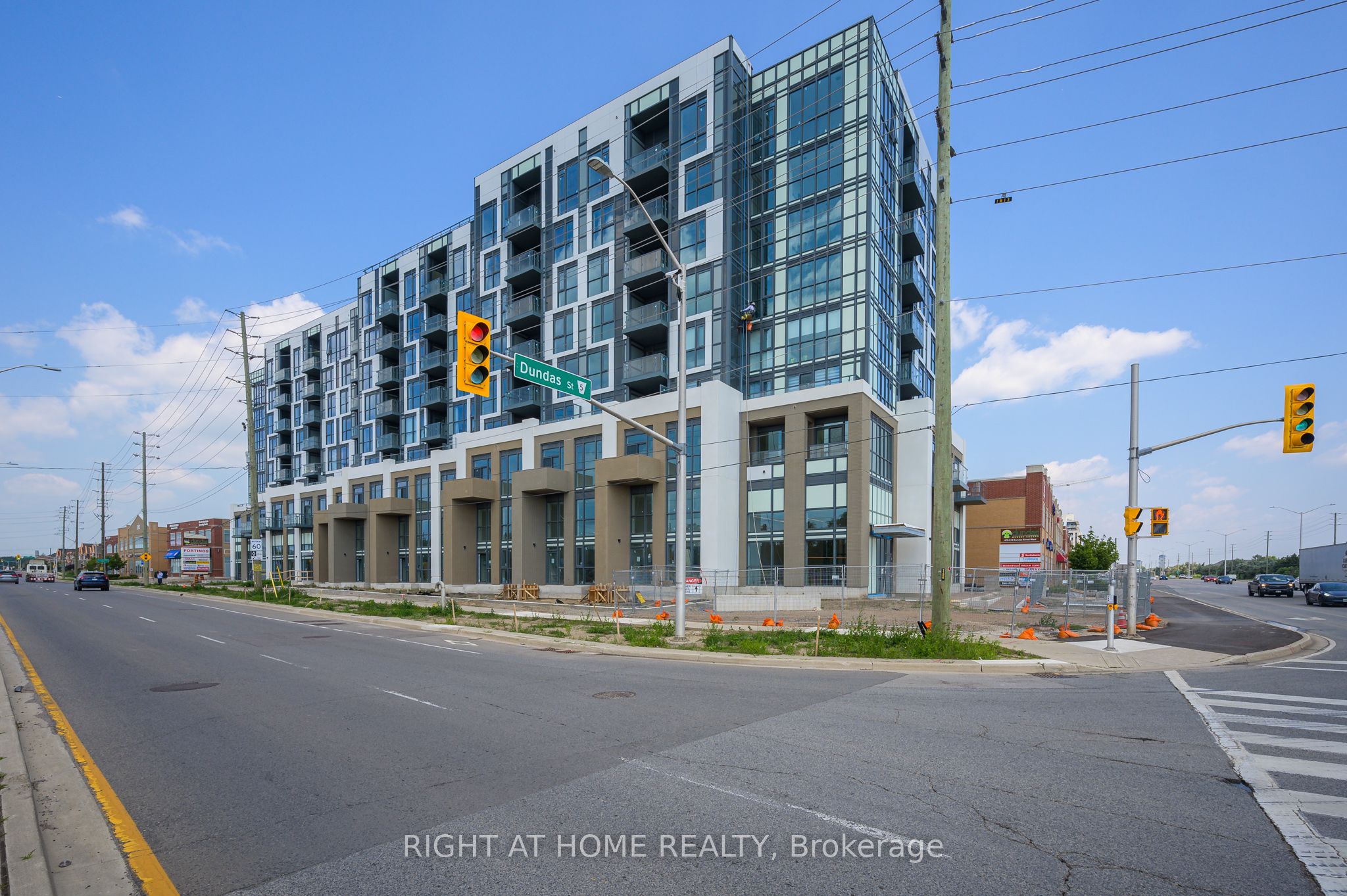 #605 - 509 Dundas Street Property Photo 2