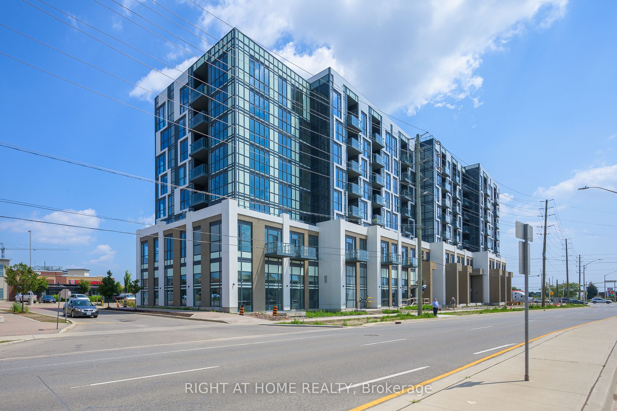 #605 - 509 Dundas Street Property Photo 4