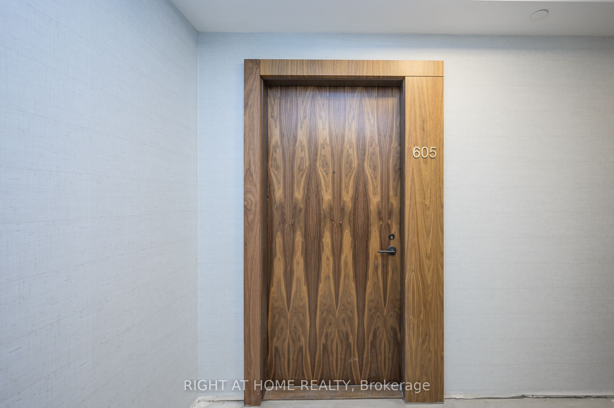 #605 - 509 Dundas Street Property Photo 5