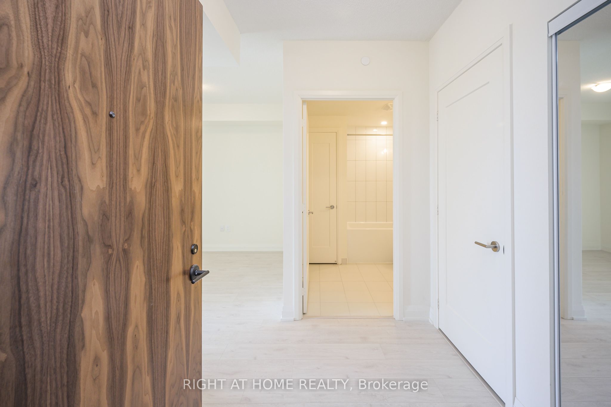 #605 - 509 Dundas Street Property Photo 6