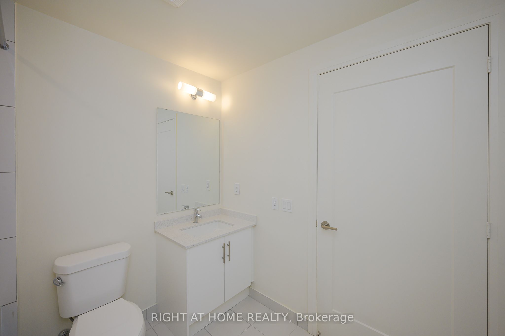 #605 - 509 Dundas Street Property Photo 9