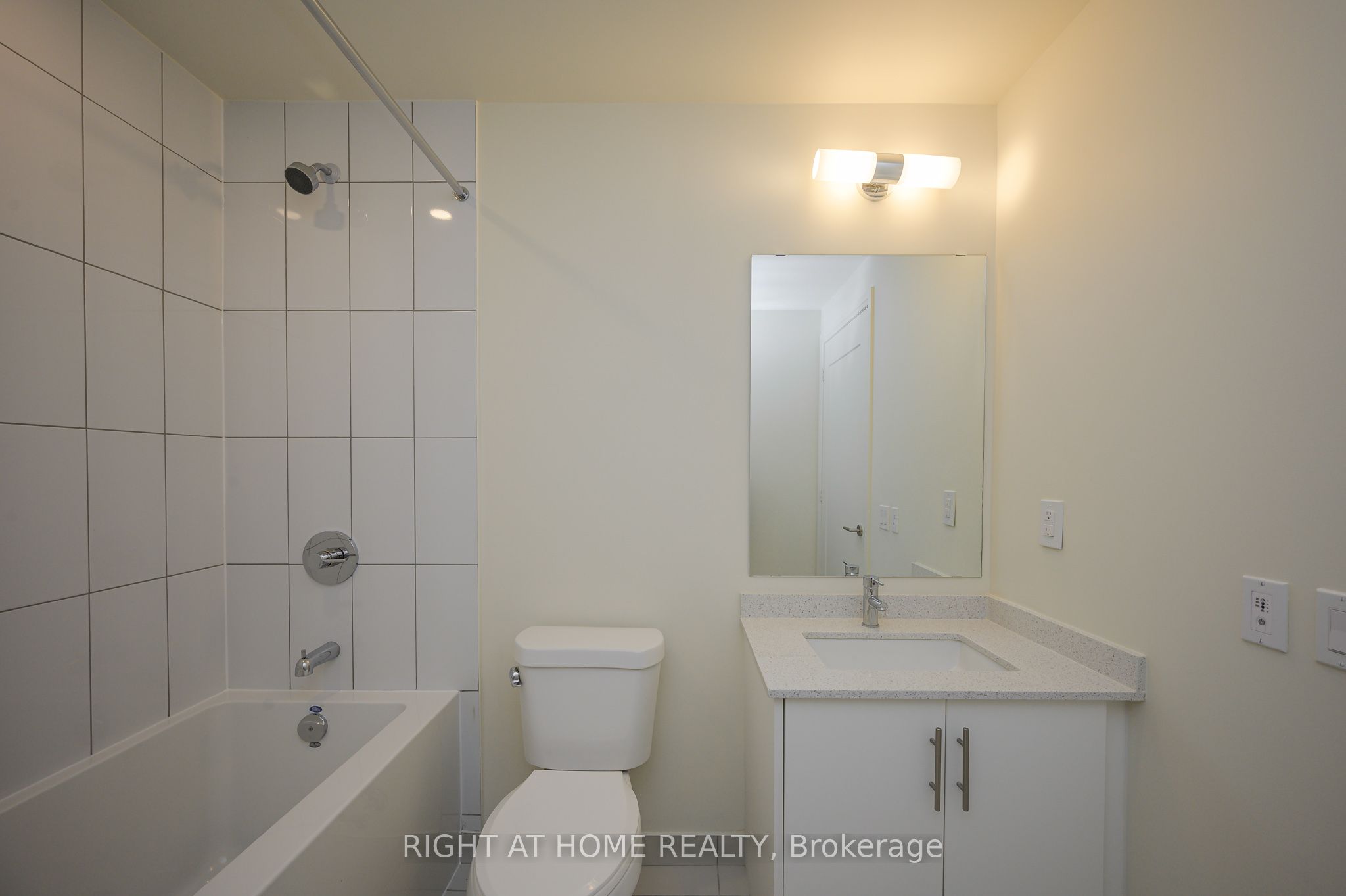 #605 - 509 Dundas Street Property Photo 10