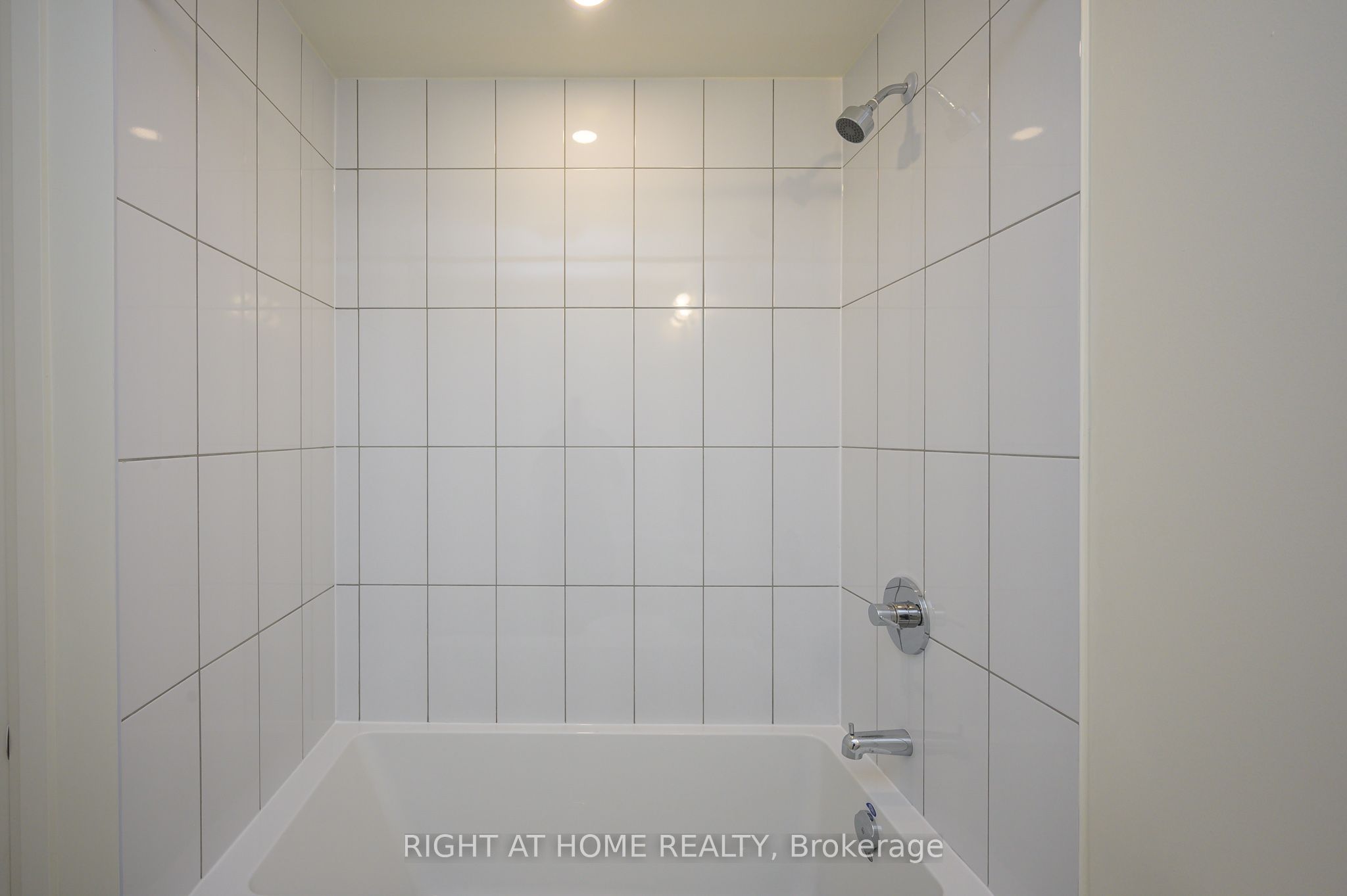 #605 - 509 Dundas Street Property Photo 11