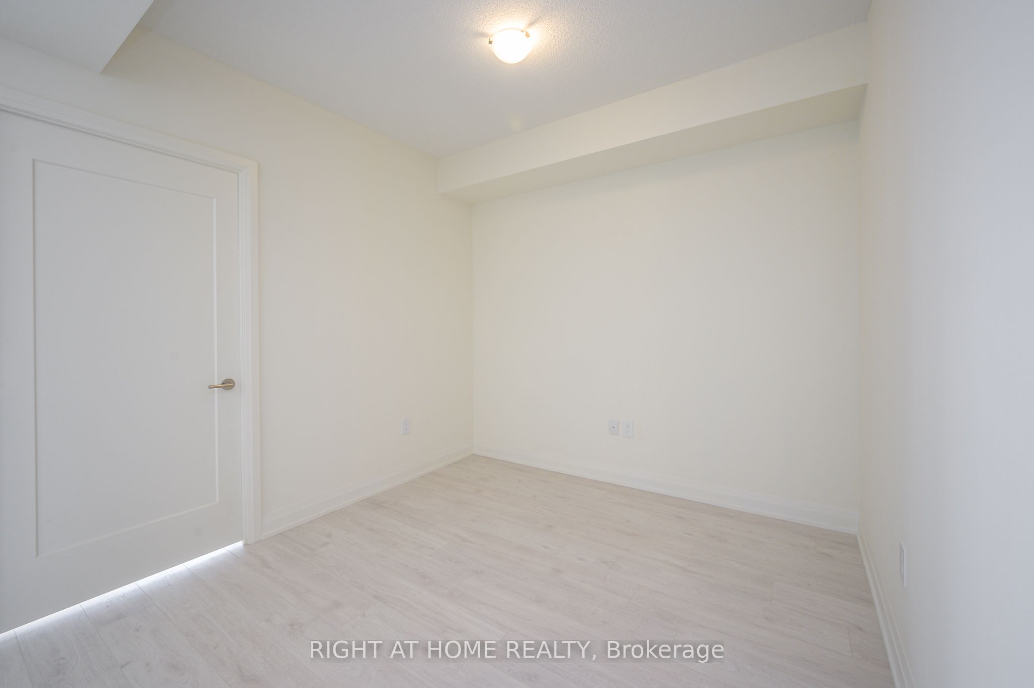 #605 - 509 Dundas Street Property Photo 13