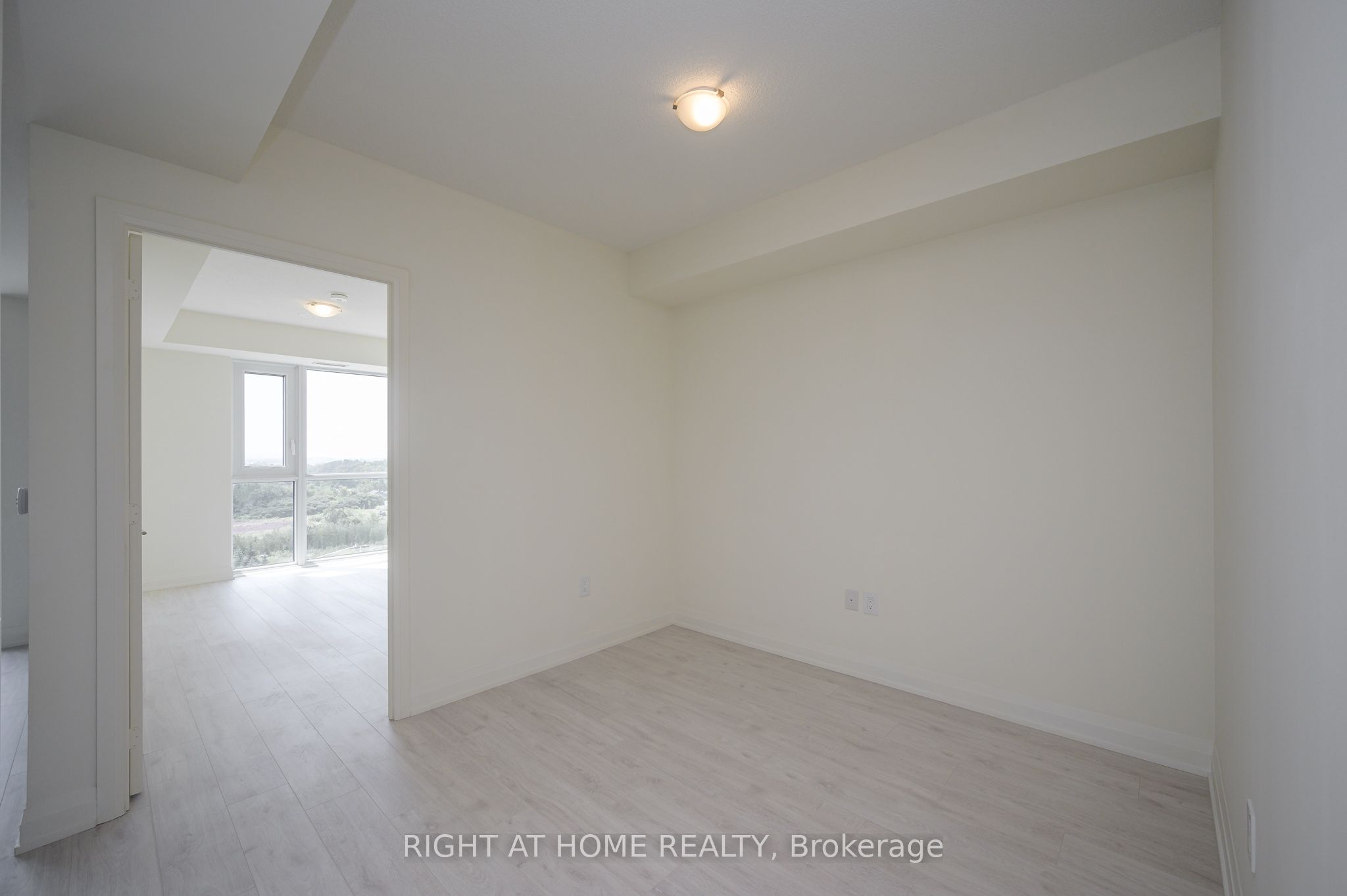 #605 - 509 Dundas Street Property Photo 14