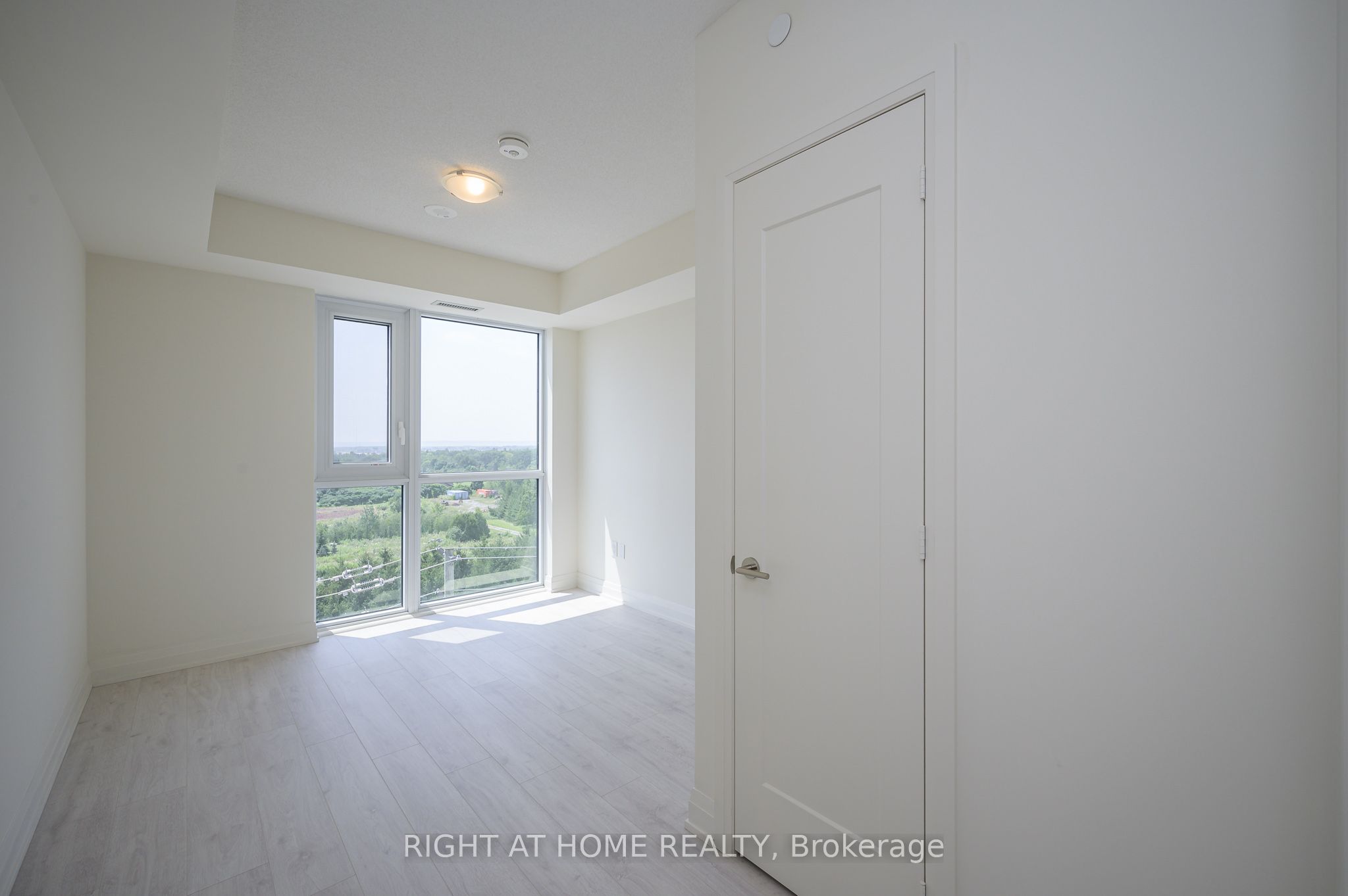 #605 - 509 Dundas Street Property Photo 15