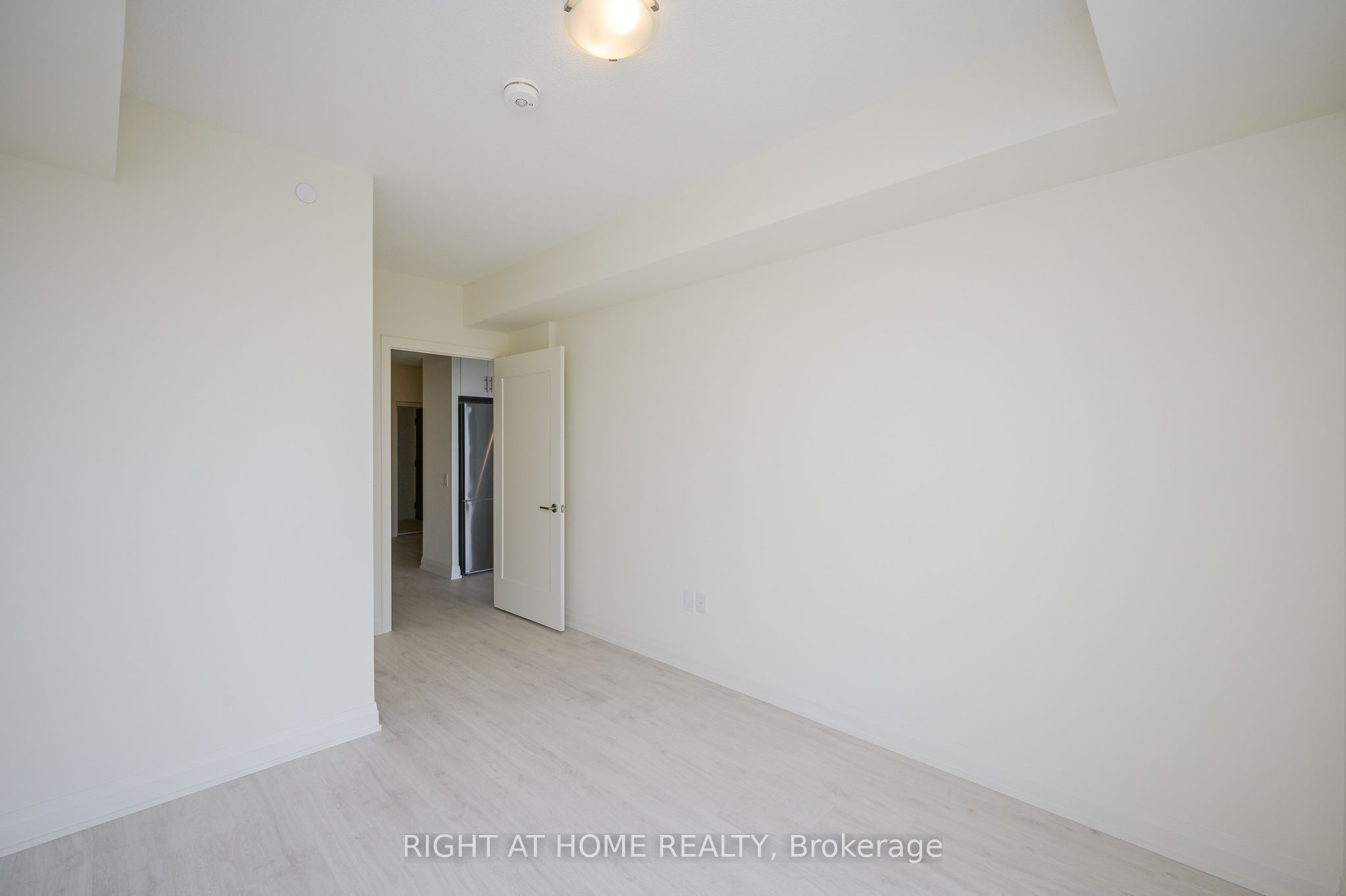 #605 - 509 Dundas Street Property Photo 17