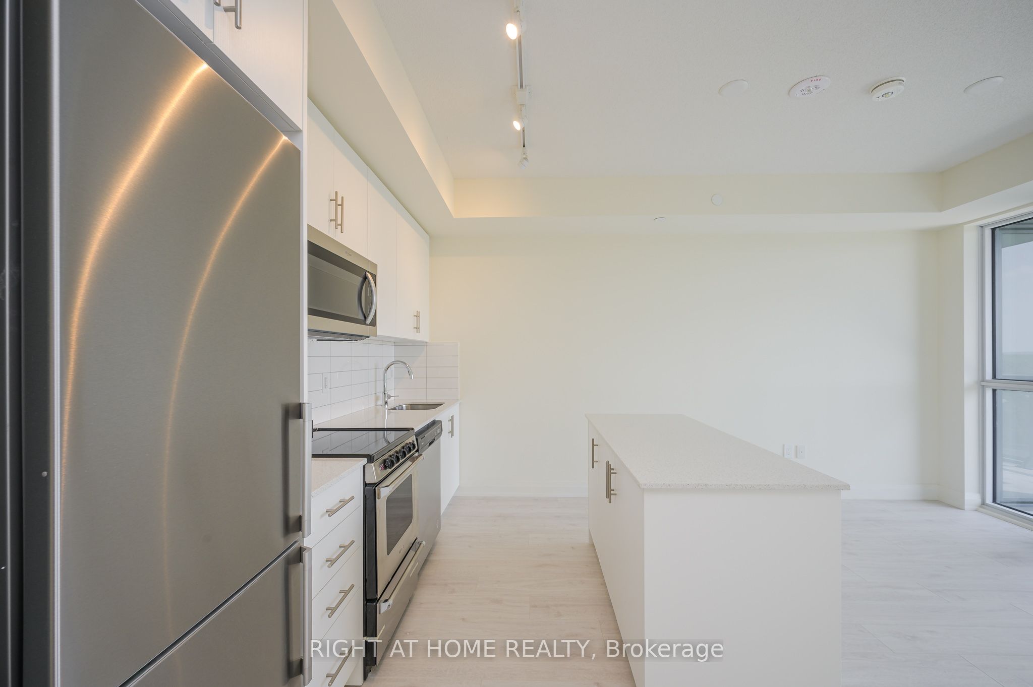 #605 - 509 Dundas Street Property Photo 19