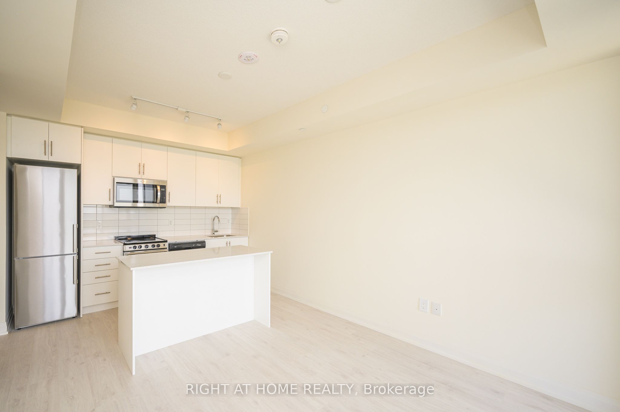 #605 - 509 Dundas Street Property Photo 20