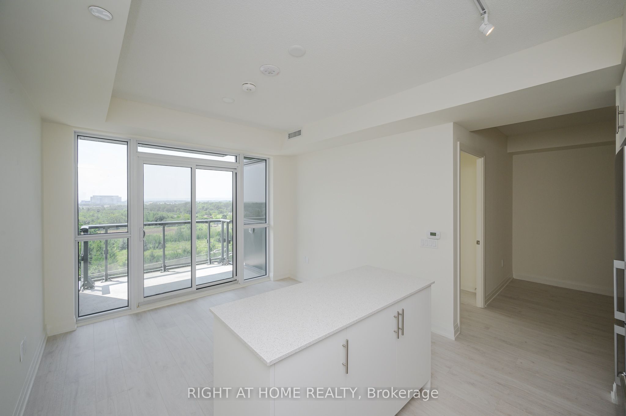 #605 - 509 Dundas Street Property Photo 24