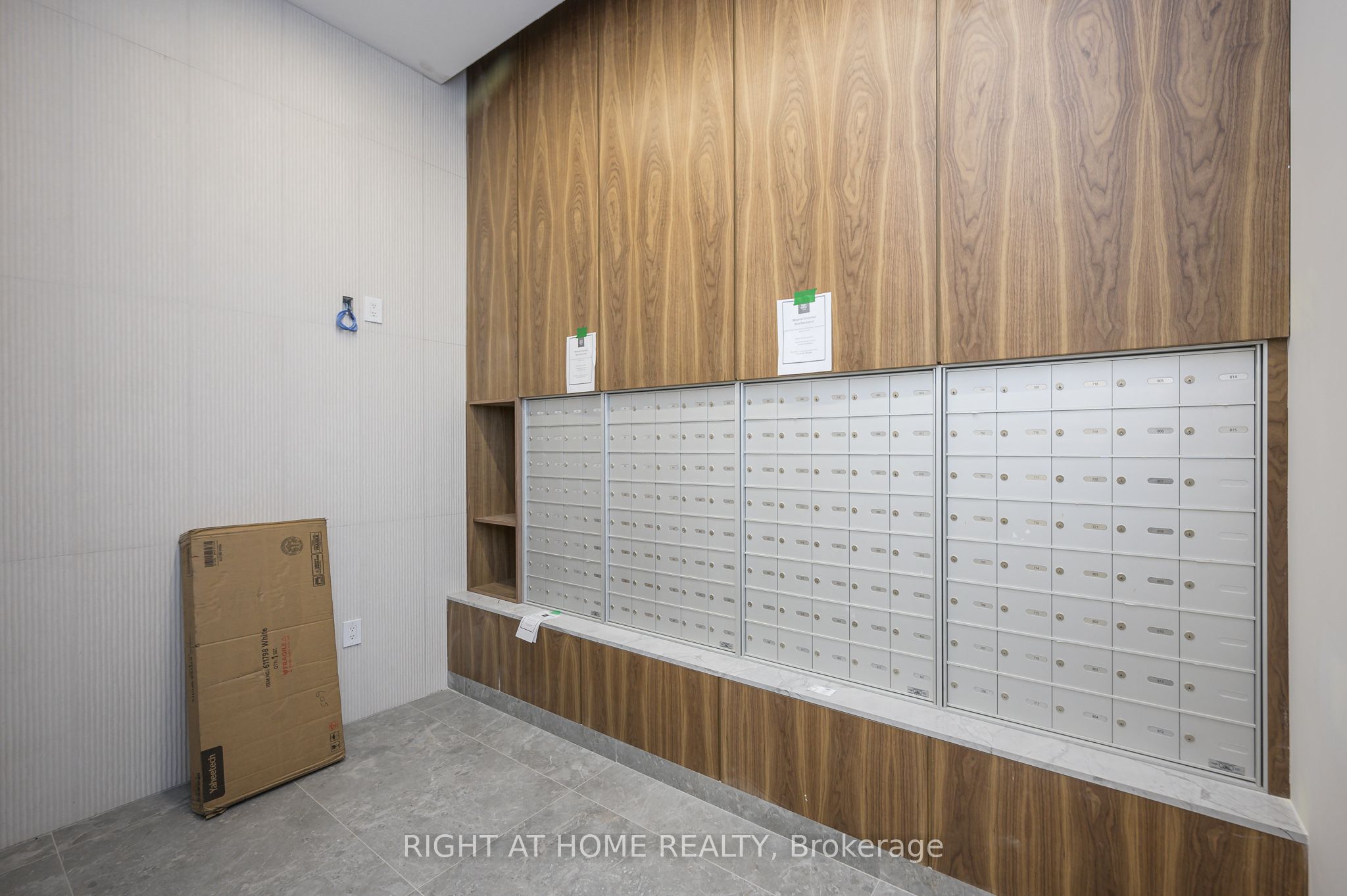 #605 - 509 Dundas Street Property Photo 34