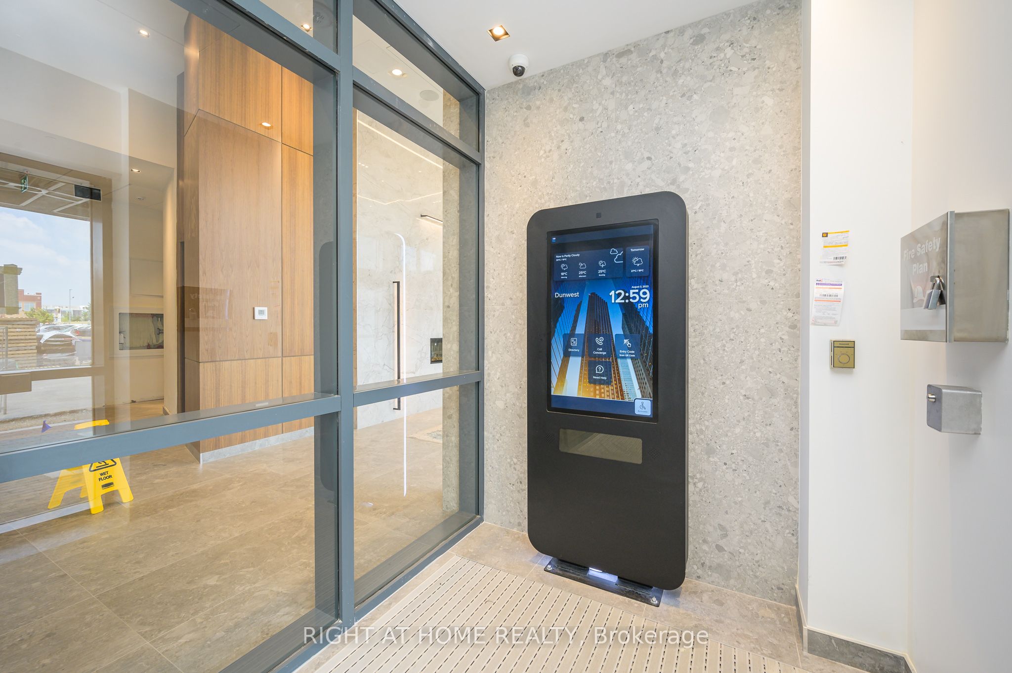 #605 - 509 Dundas Street Property Photo 35