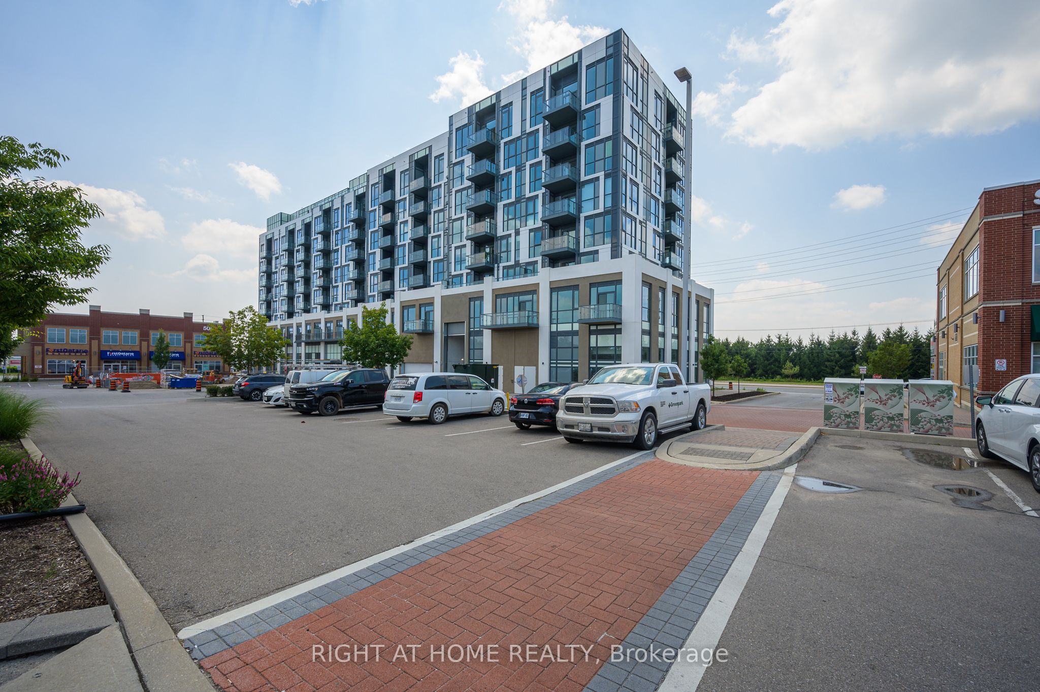 #605 - 509 Dundas Street Property Photo 39