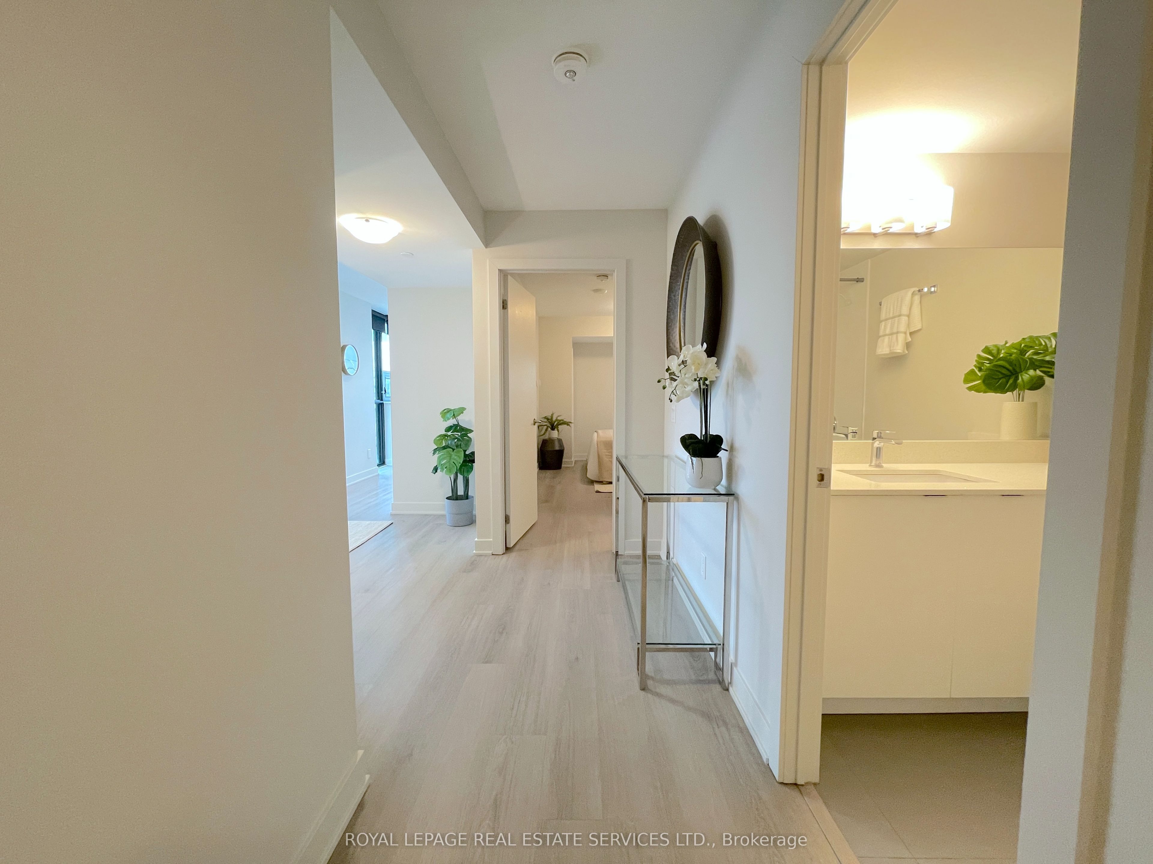 #208 - 3385 Dundas Street Property Photo 2