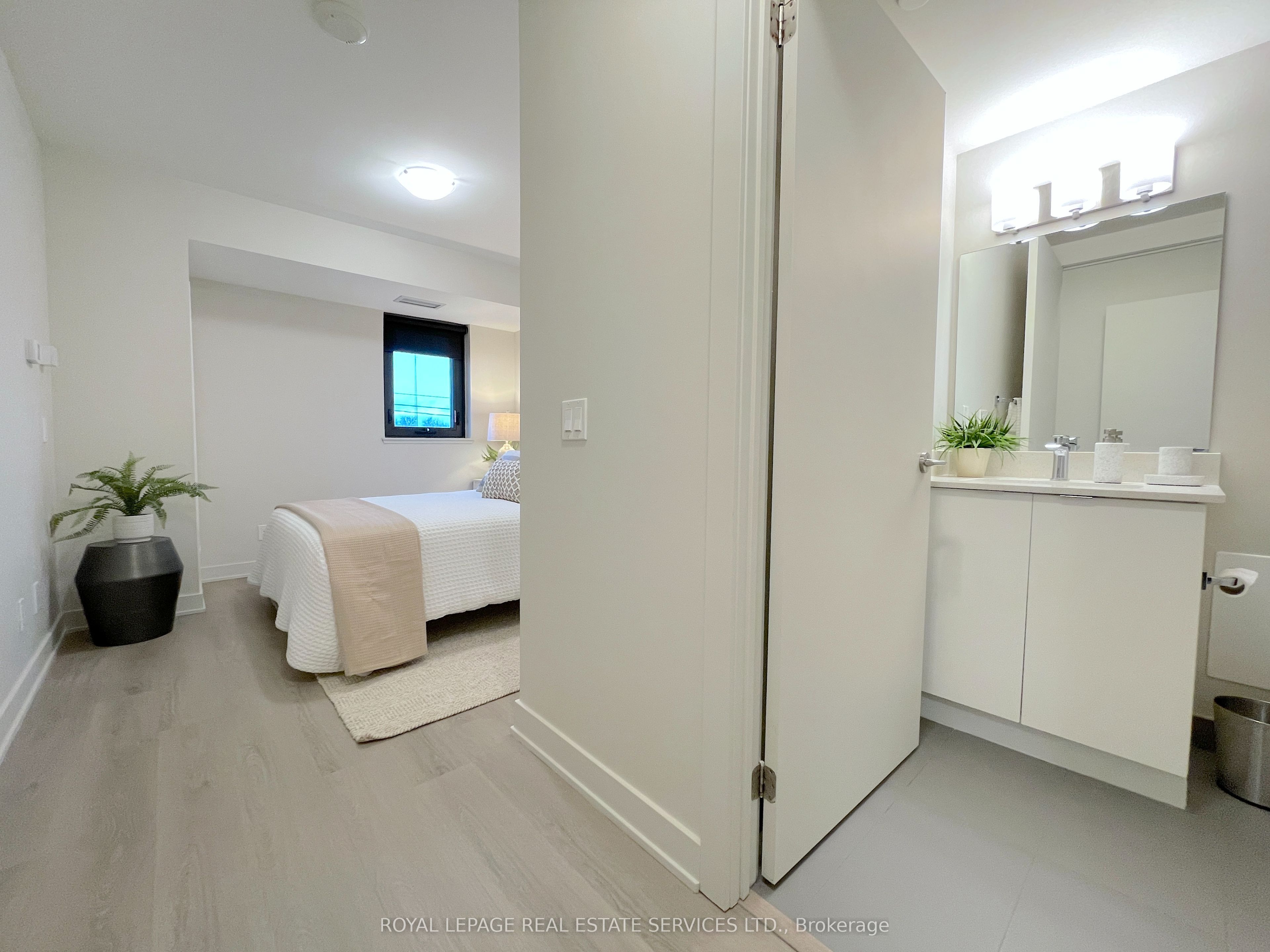 #208 - 3385 Dundas Street Property Photo 4