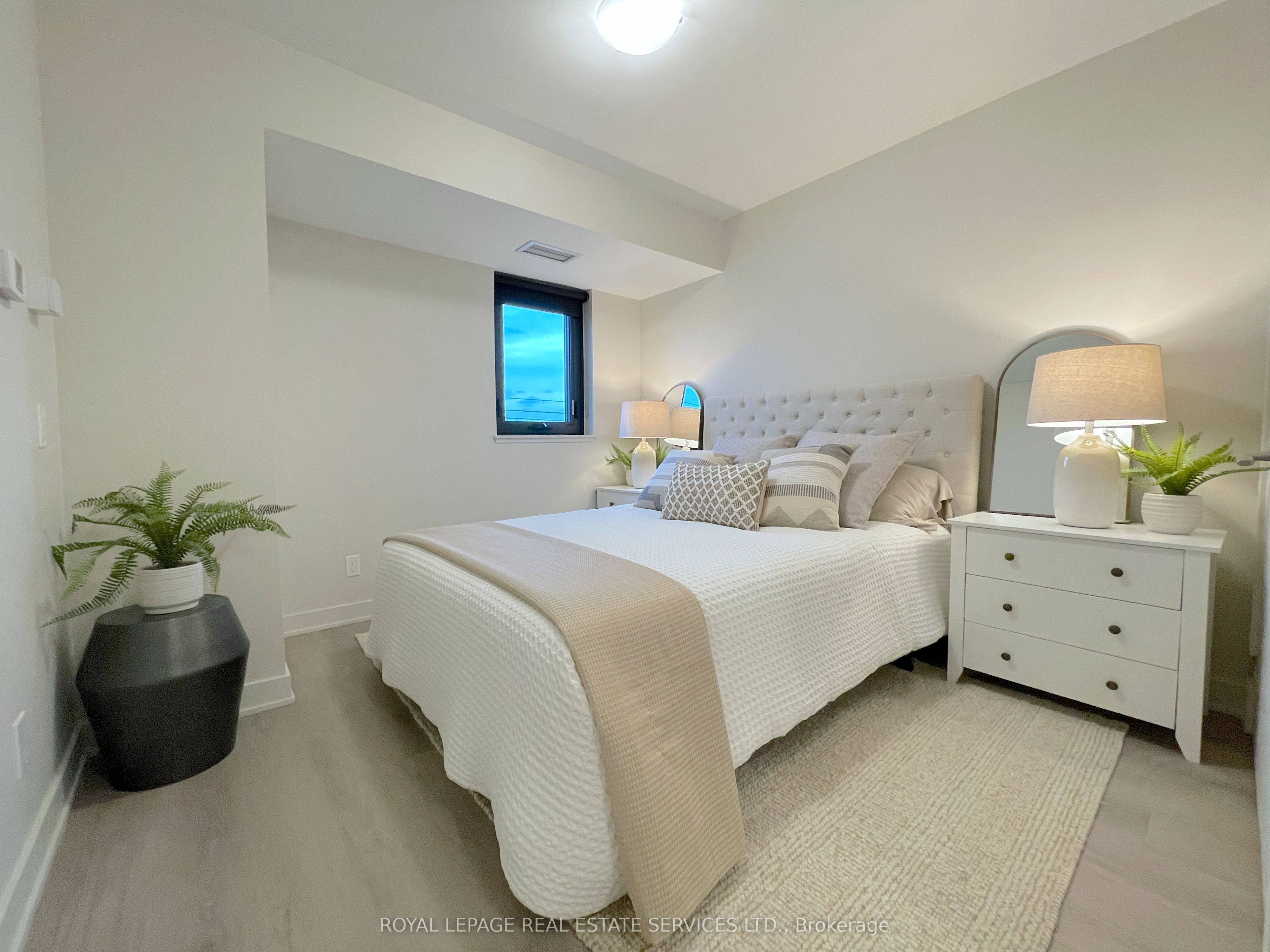 #208 - 3385 Dundas Street Property Photo 5