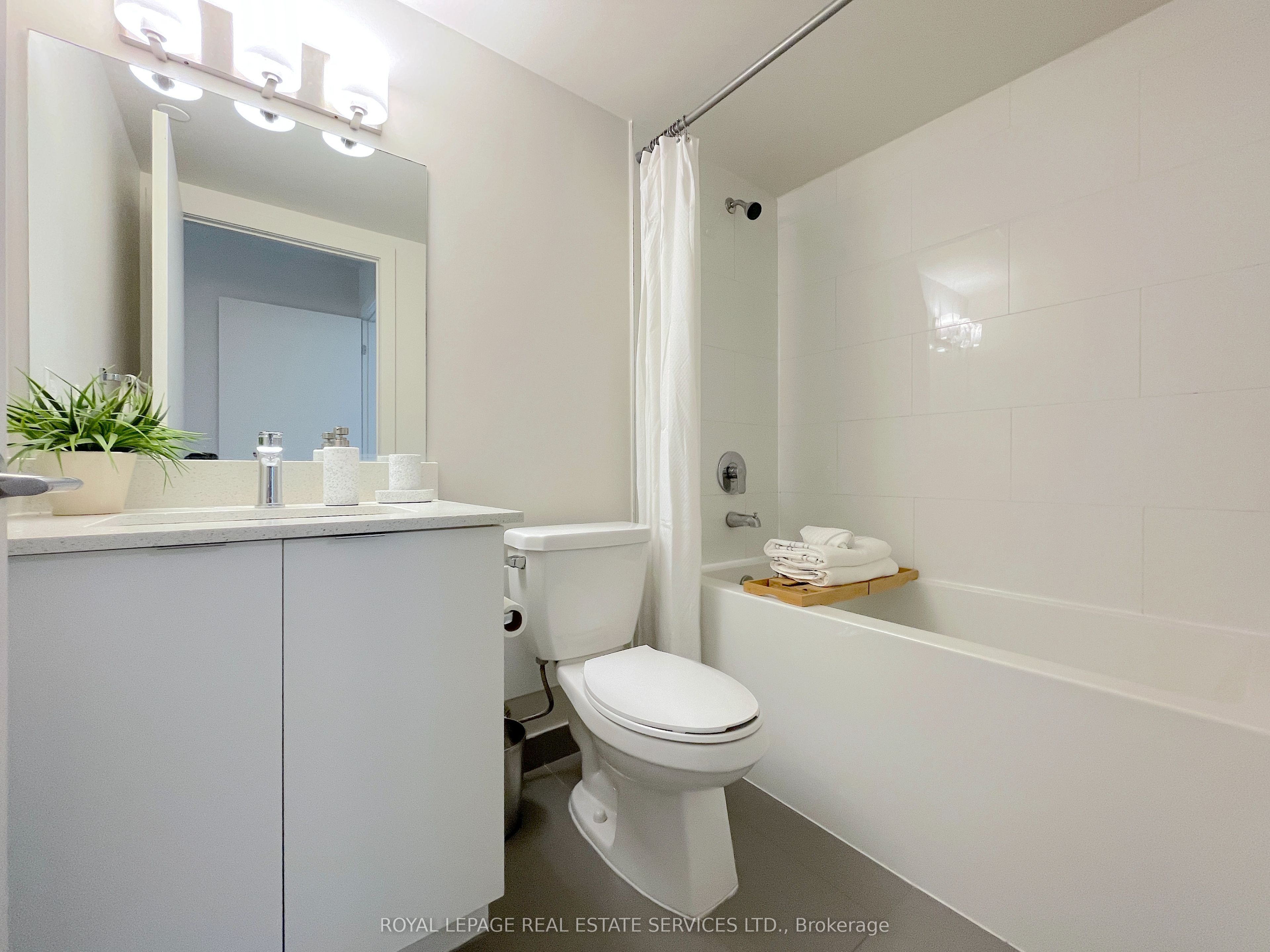 #208 - 3385 Dundas Street Property Photo 6