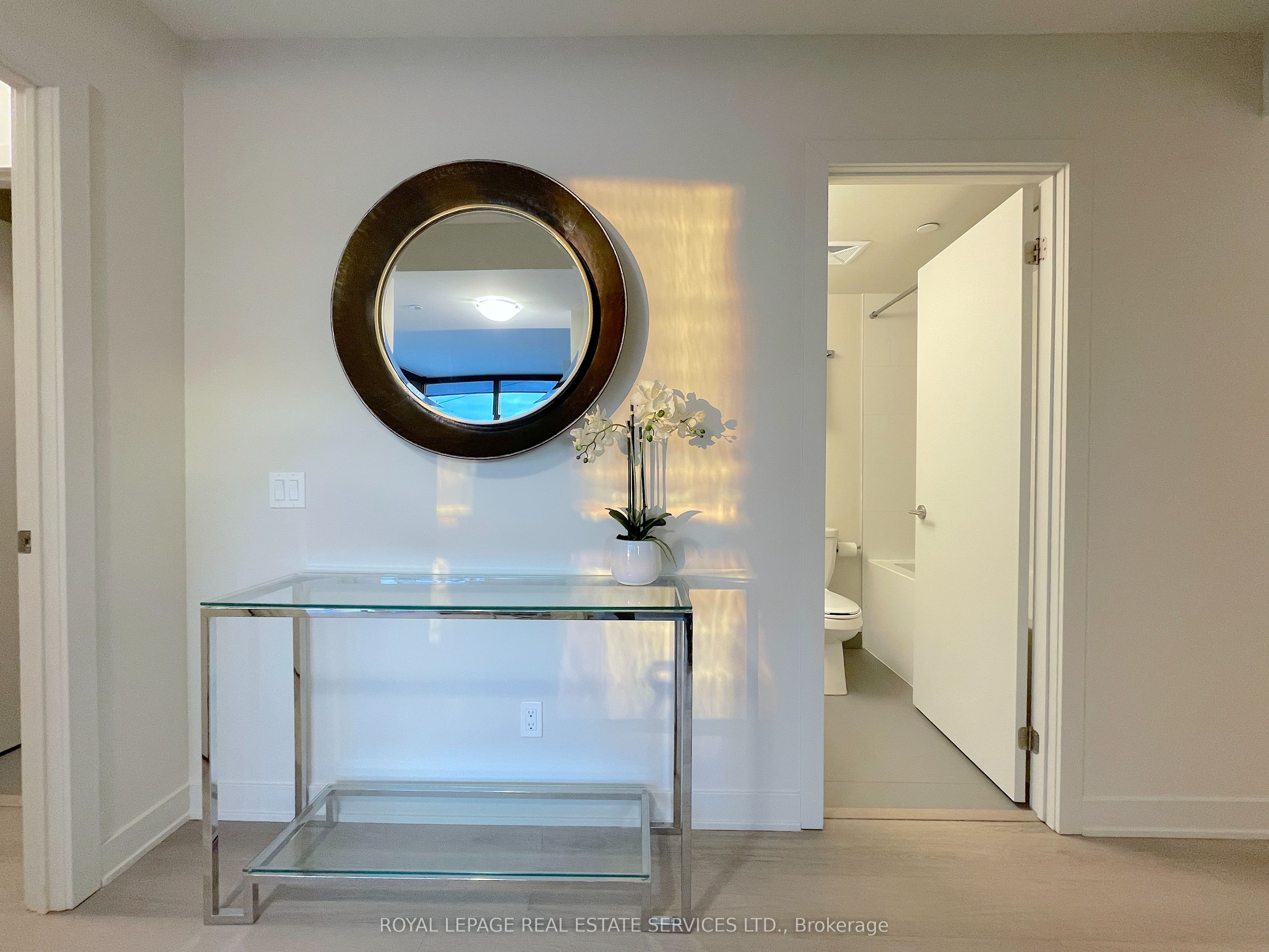 #208 - 3385 Dundas Street Property Photo 7
