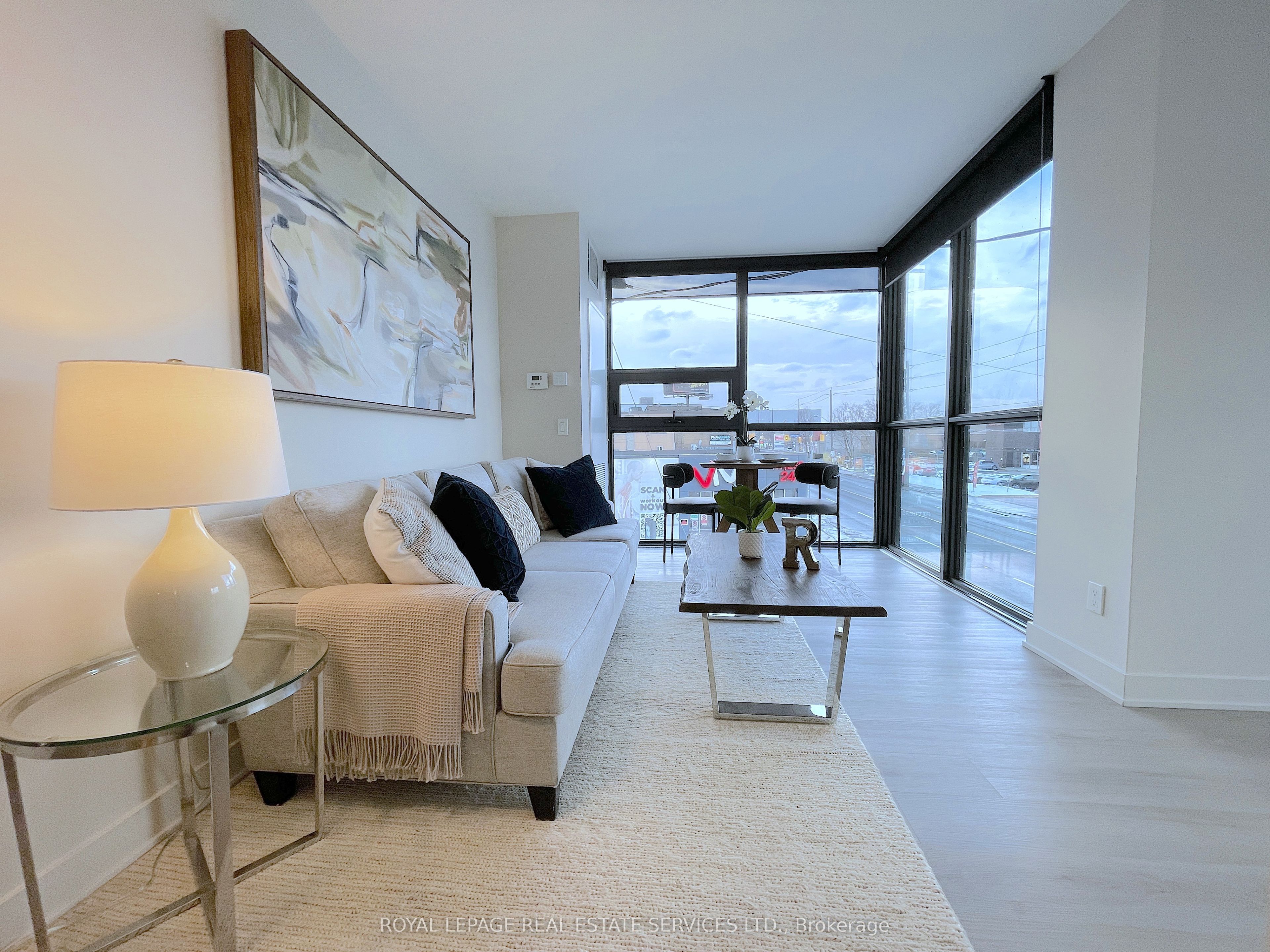 #208 - 3385 Dundas Street Property Photo 8