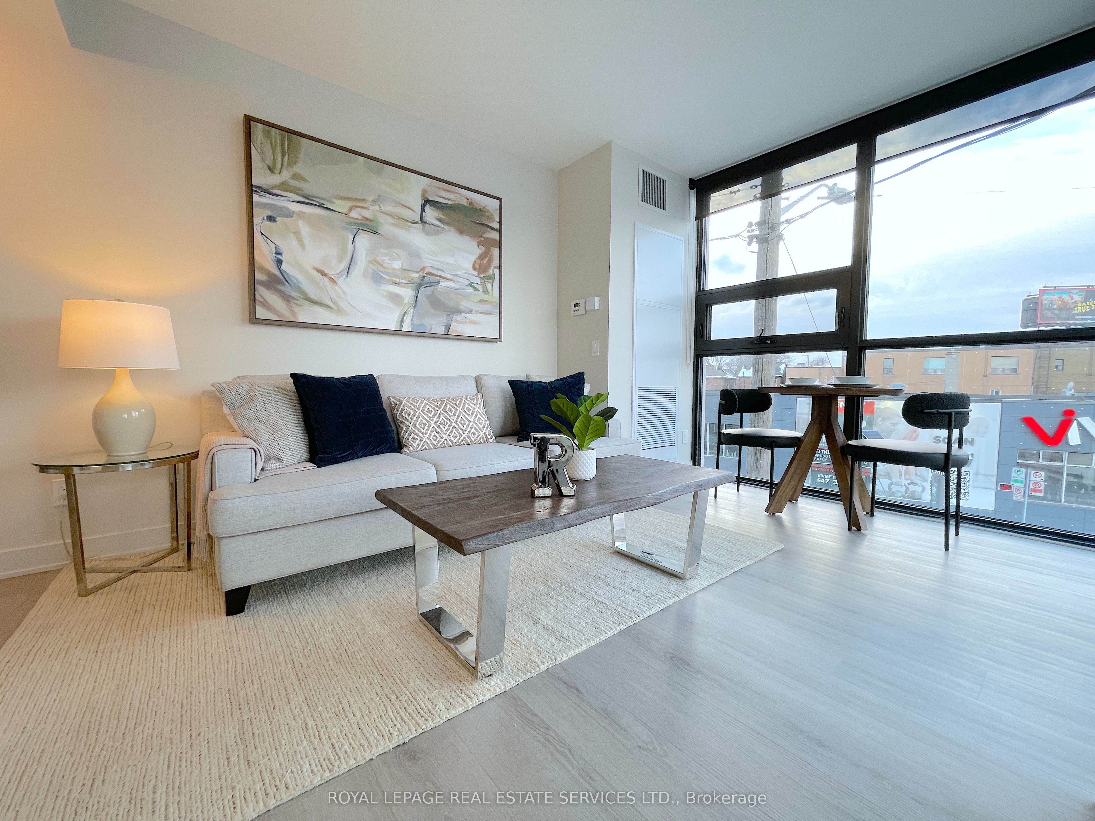 #208 - 3385 Dundas Street Property Photo 9