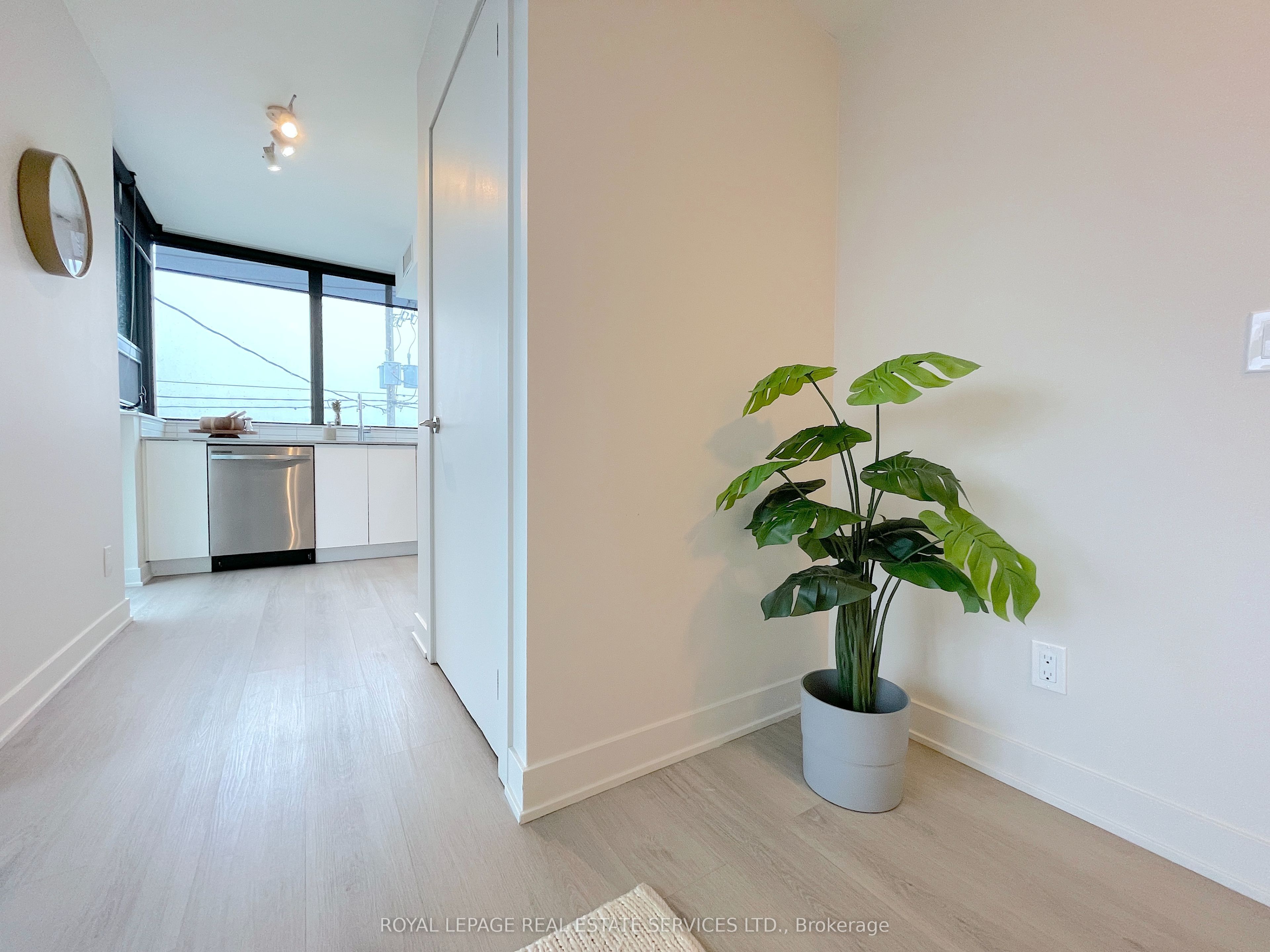 #208 - 3385 Dundas Street Property Photo 11