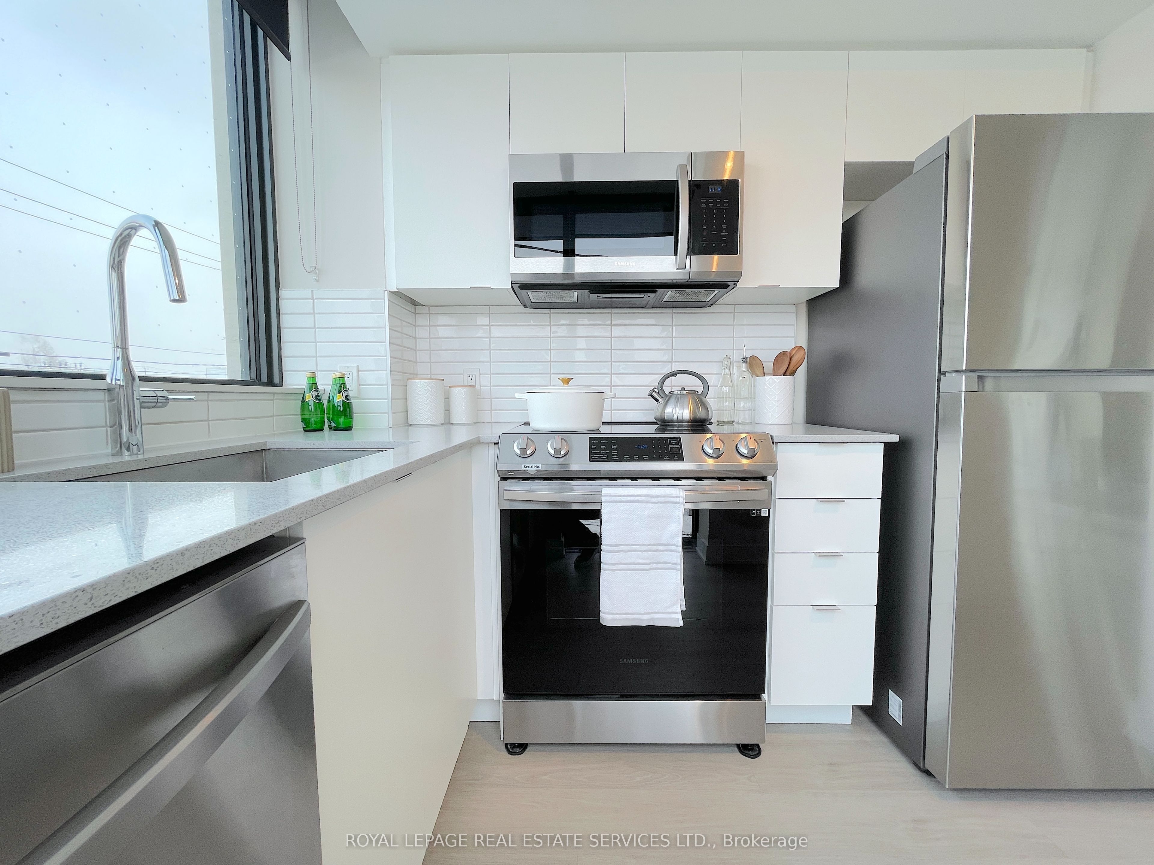 #208 - 3385 Dundas Street Property Photo 13