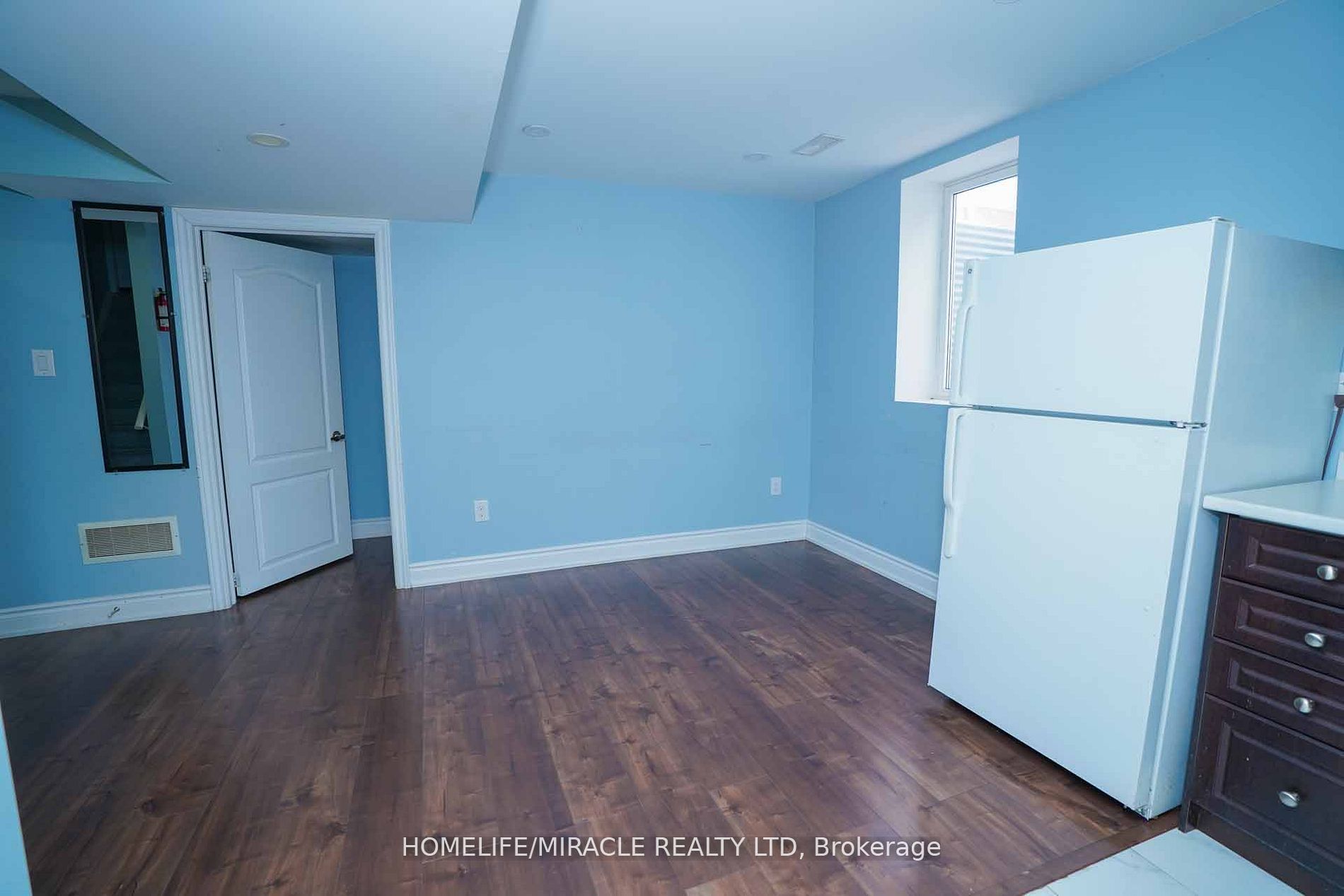 ##lower - 22 Courtsfield Crescent Property Photo 9