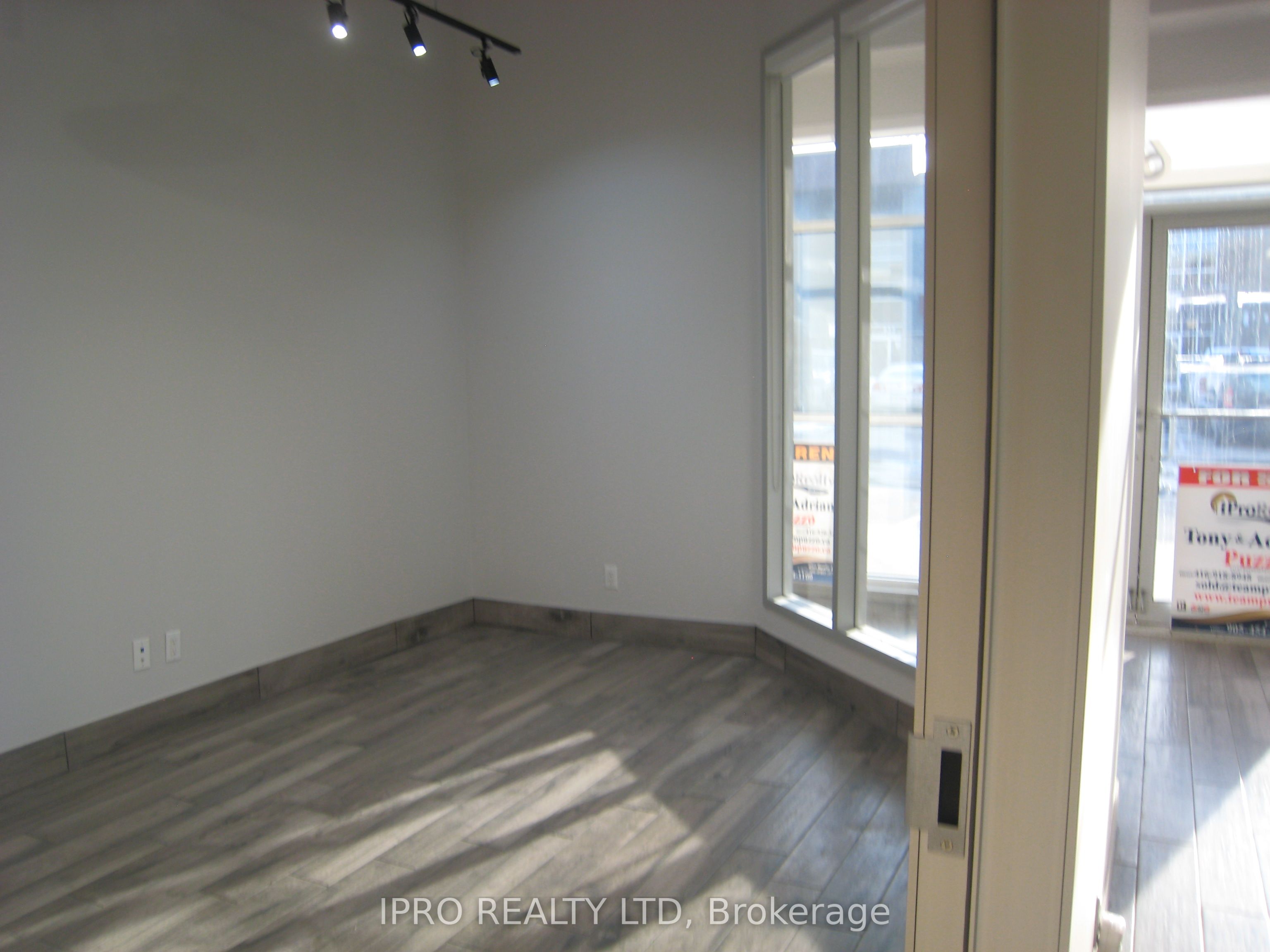 #6 - 217 Speers Road Property Photo 4