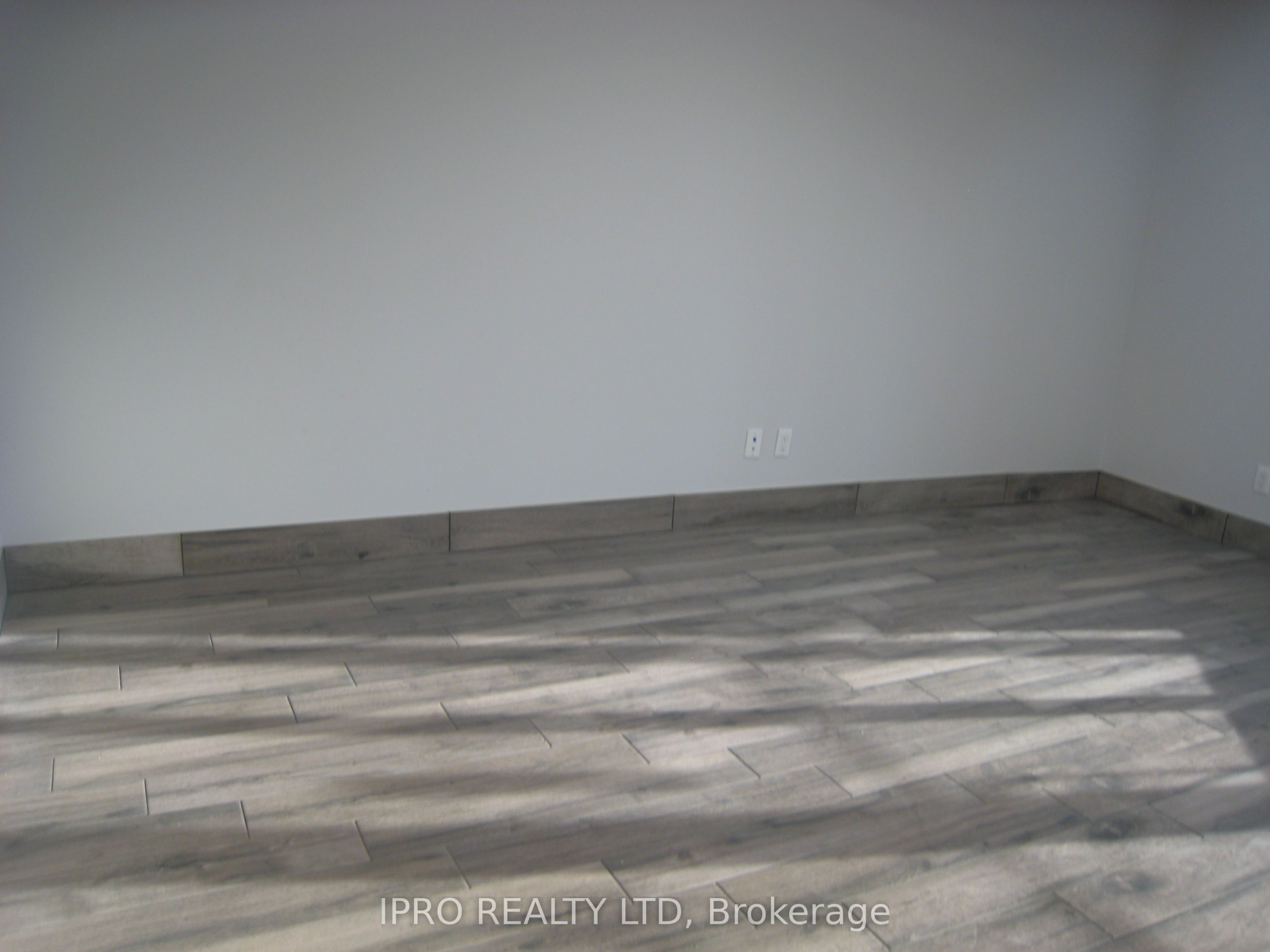 #6 - 217 Speers Road Property Photo 5