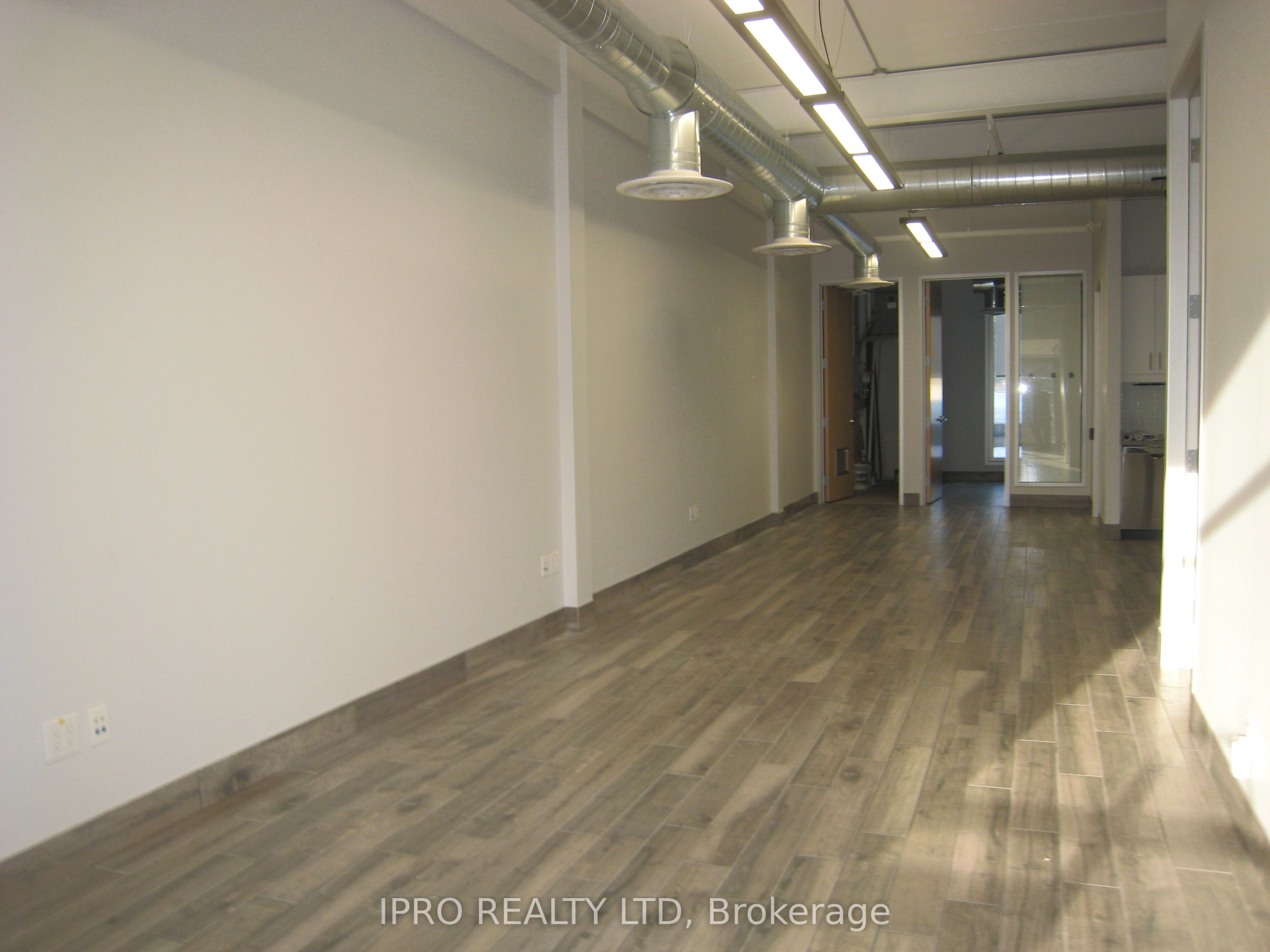 #6 - 217 Speers Road Property Photo 6