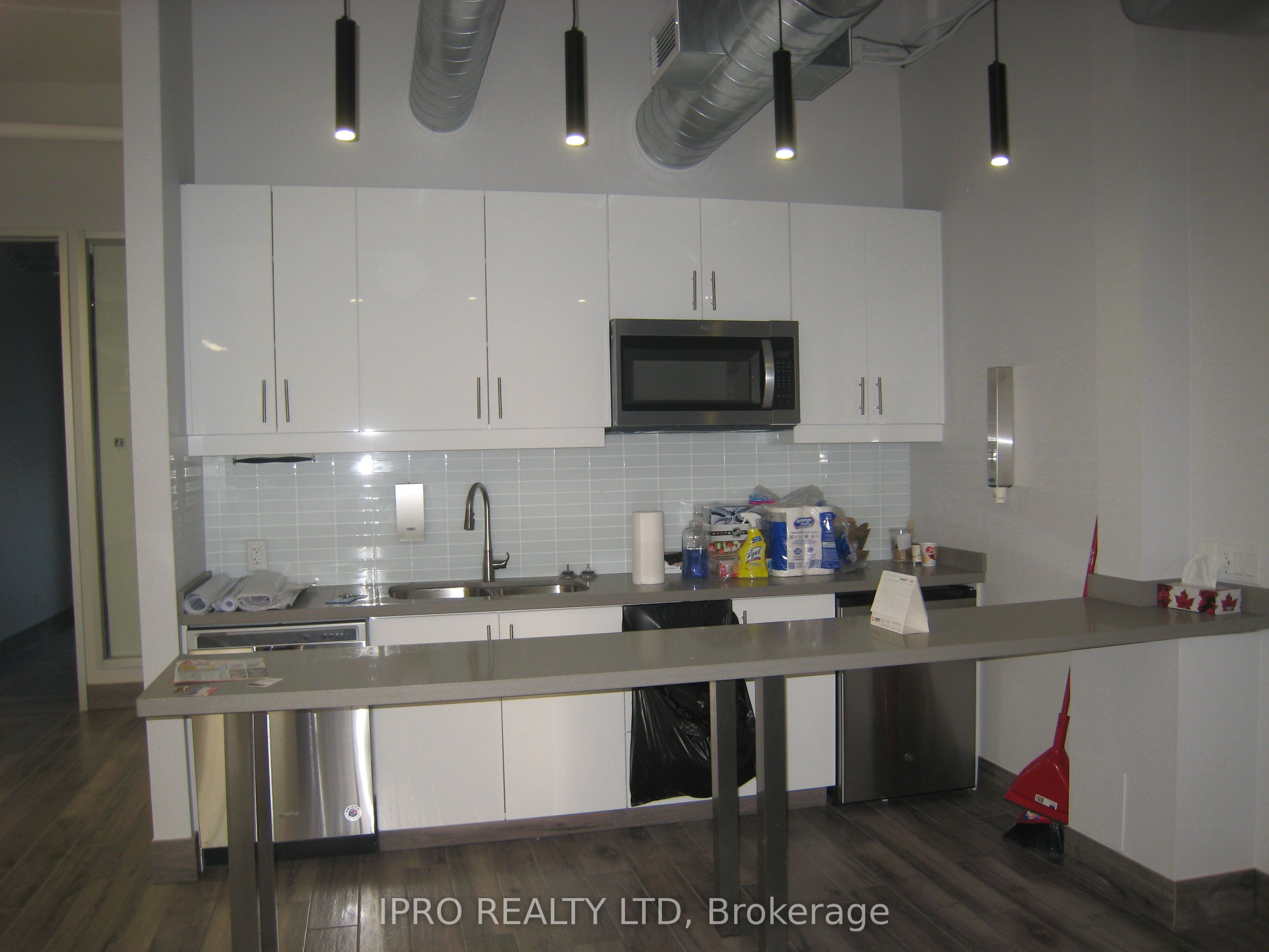 #6 - 217 Speers Road Property Photo 10