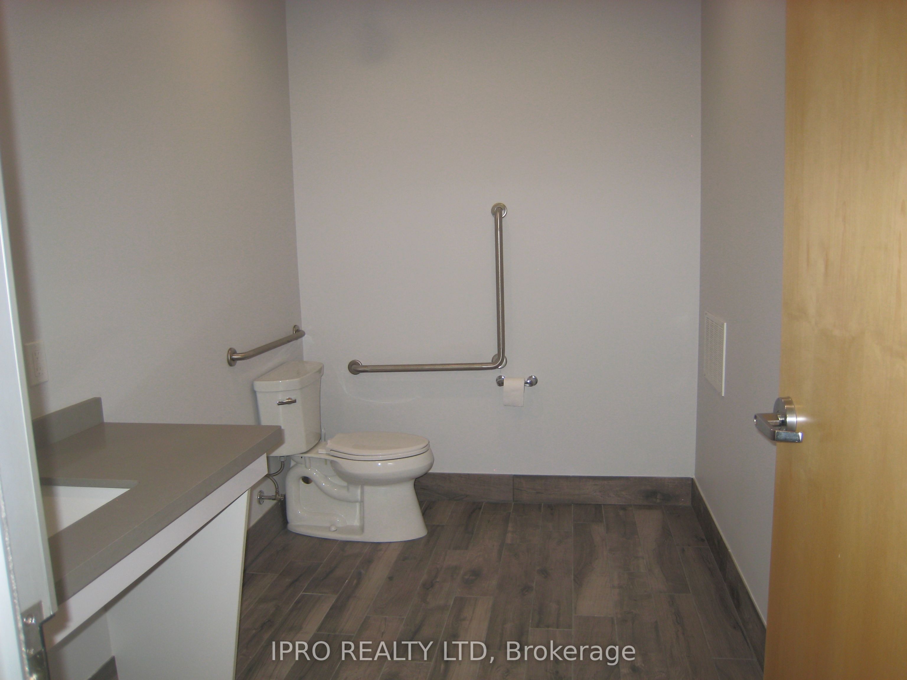 #6 - 217 Speers Road Property Photo 12