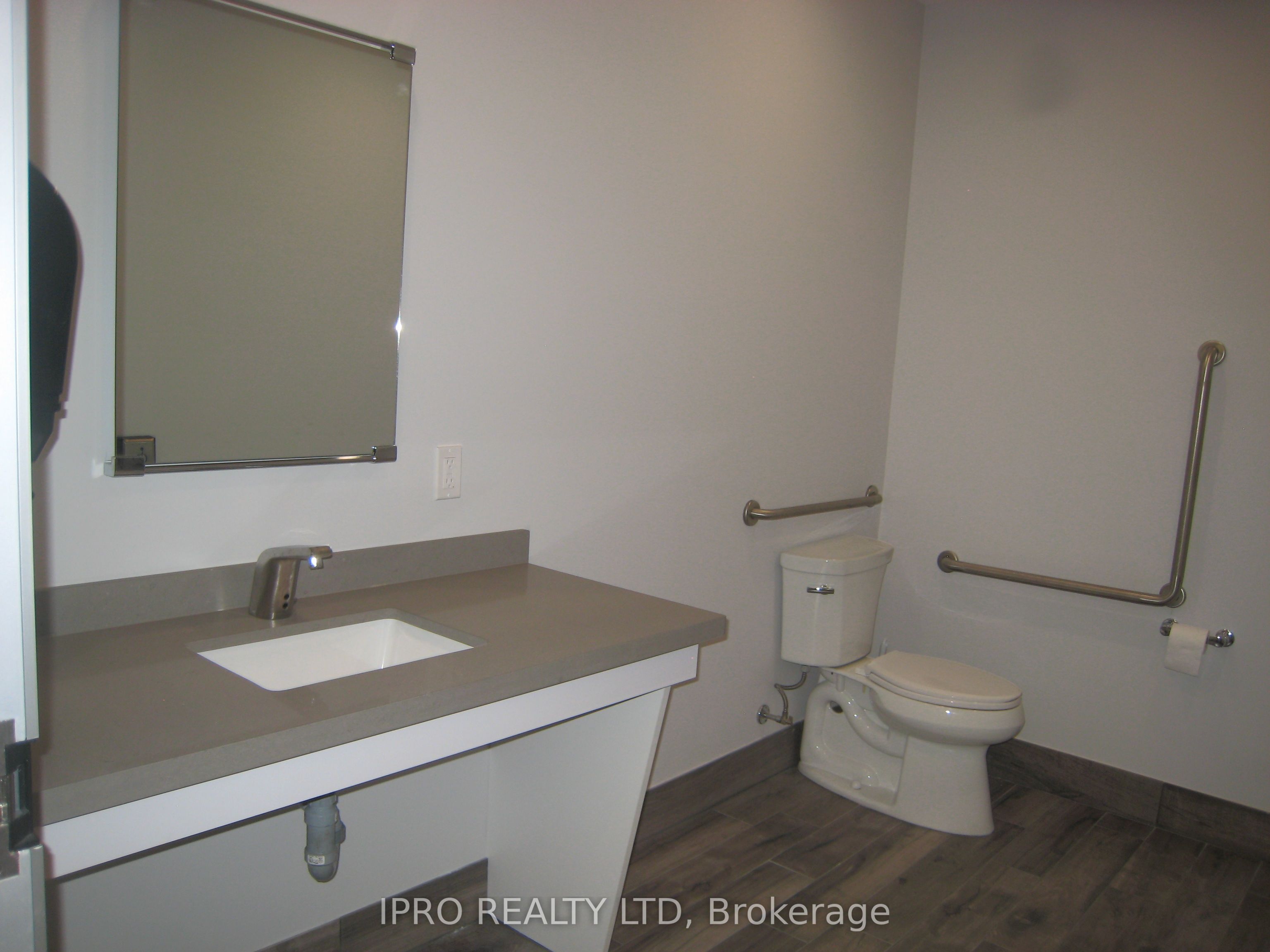 #6 - 217 Speers Road Property Photo 13