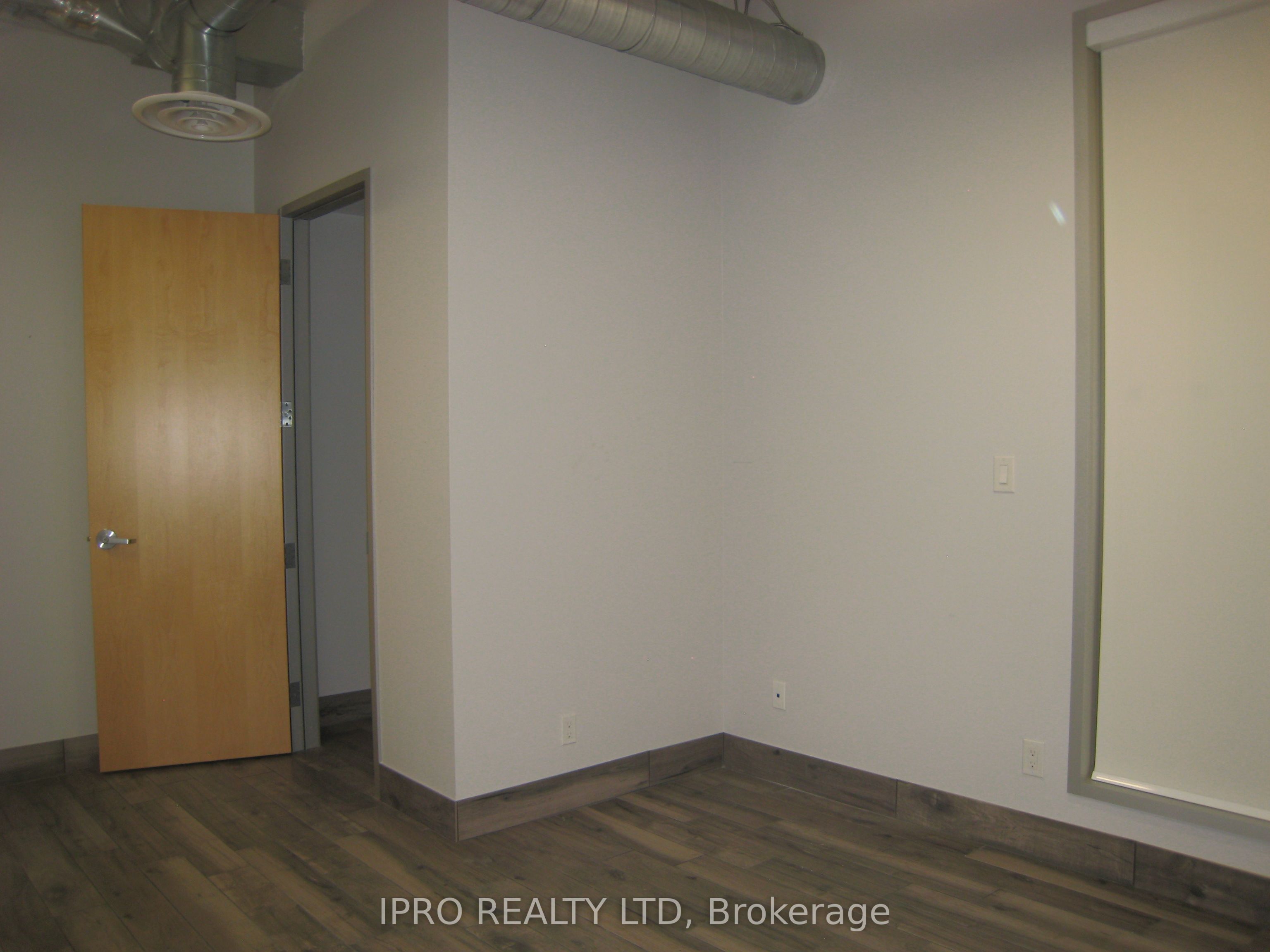 #6 - 217 Speers Road Property Photo 14