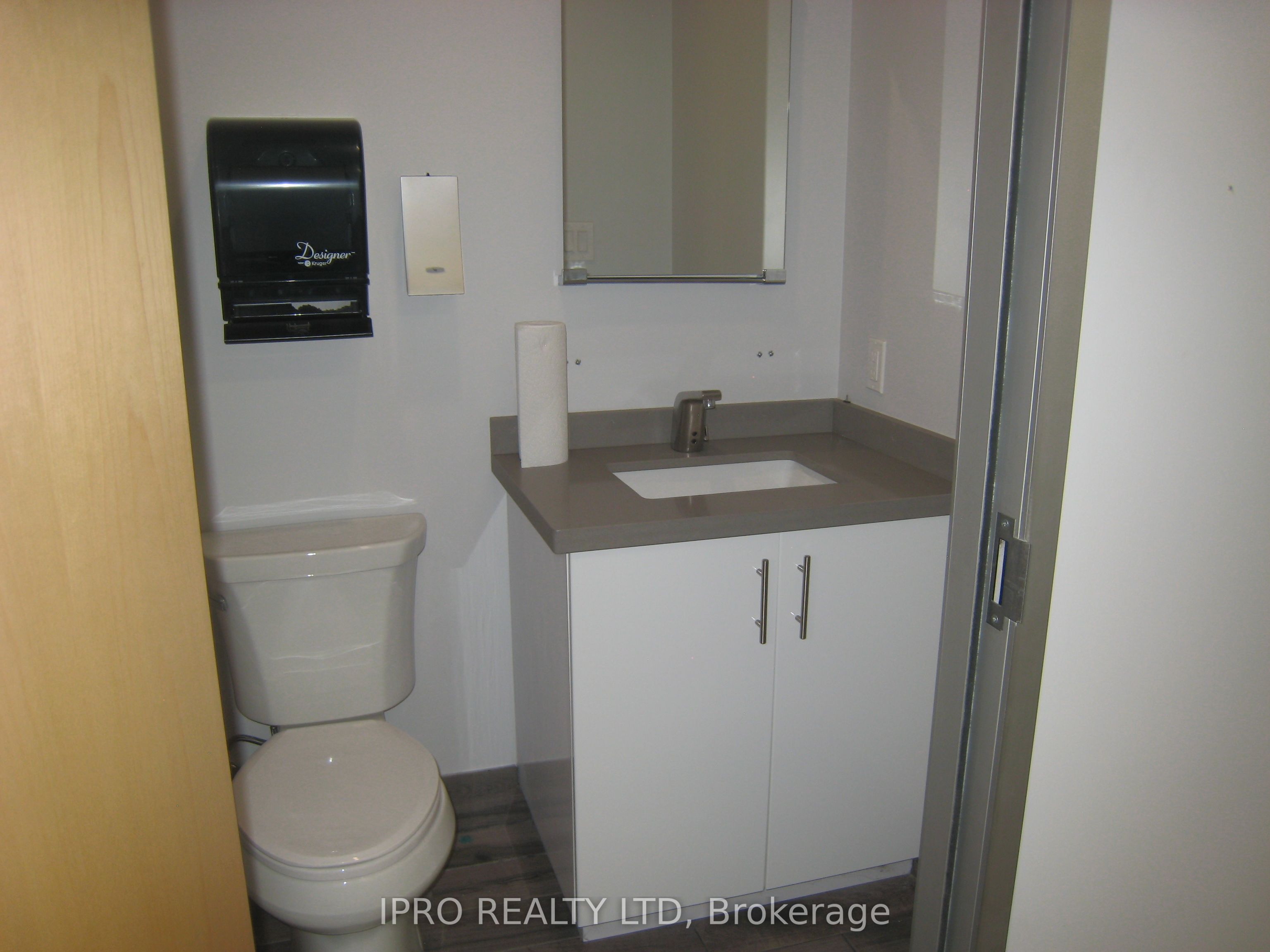 #6 - 217 Speers Road Property Photo 16