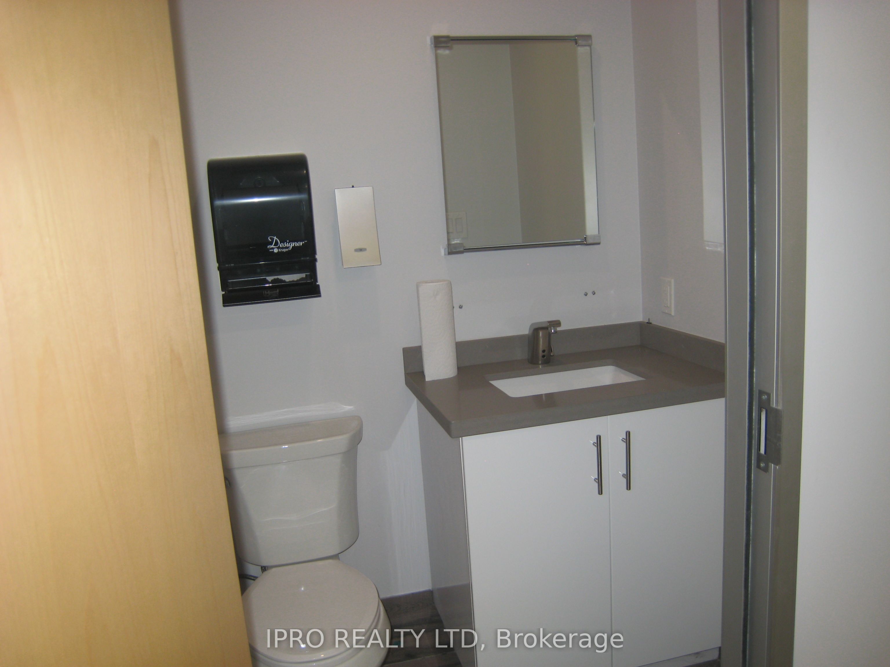 #6 - 217 Speers Road Property Photo 17
