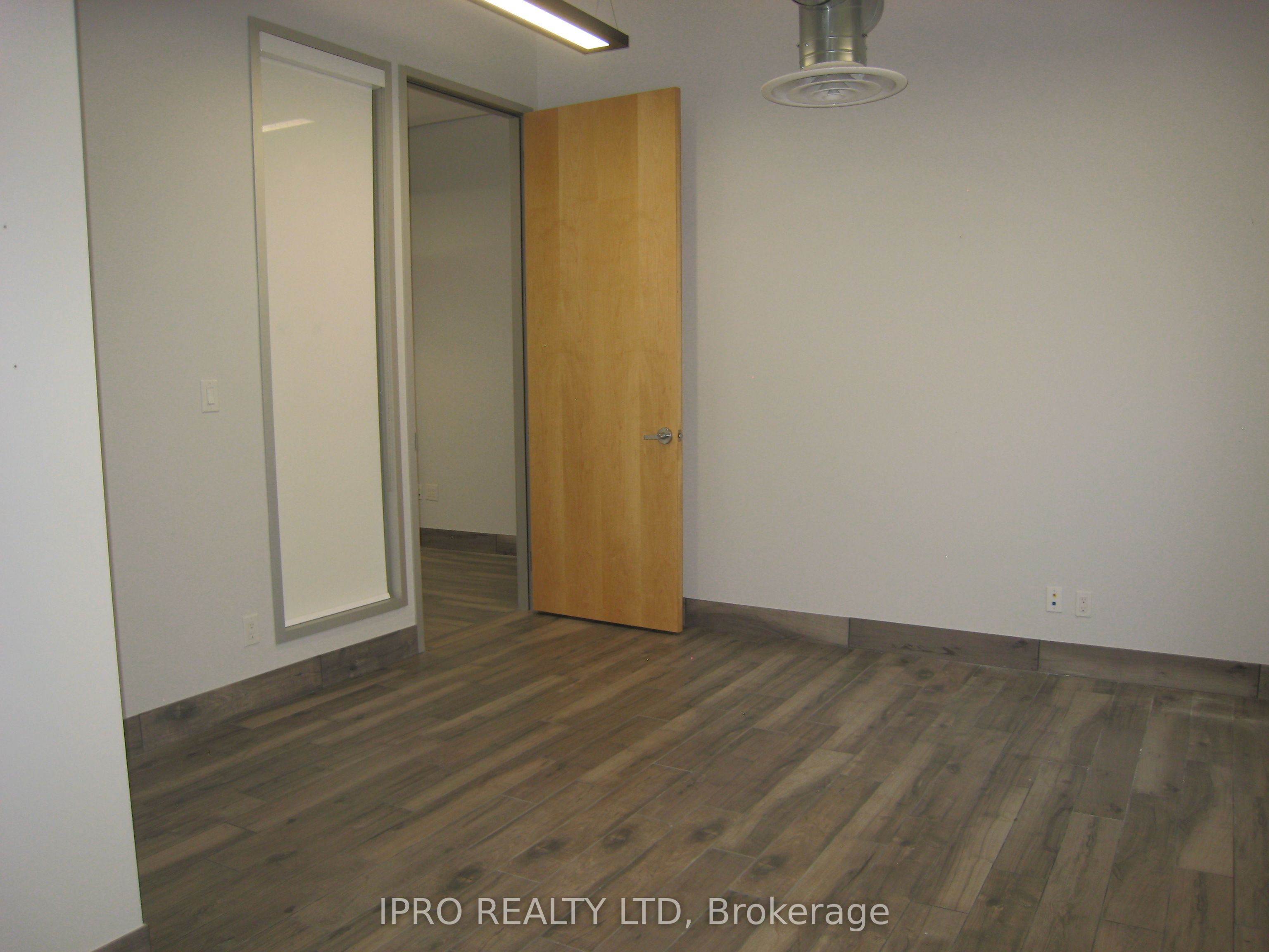 #6 - 217 Speers Road Property Photo 18