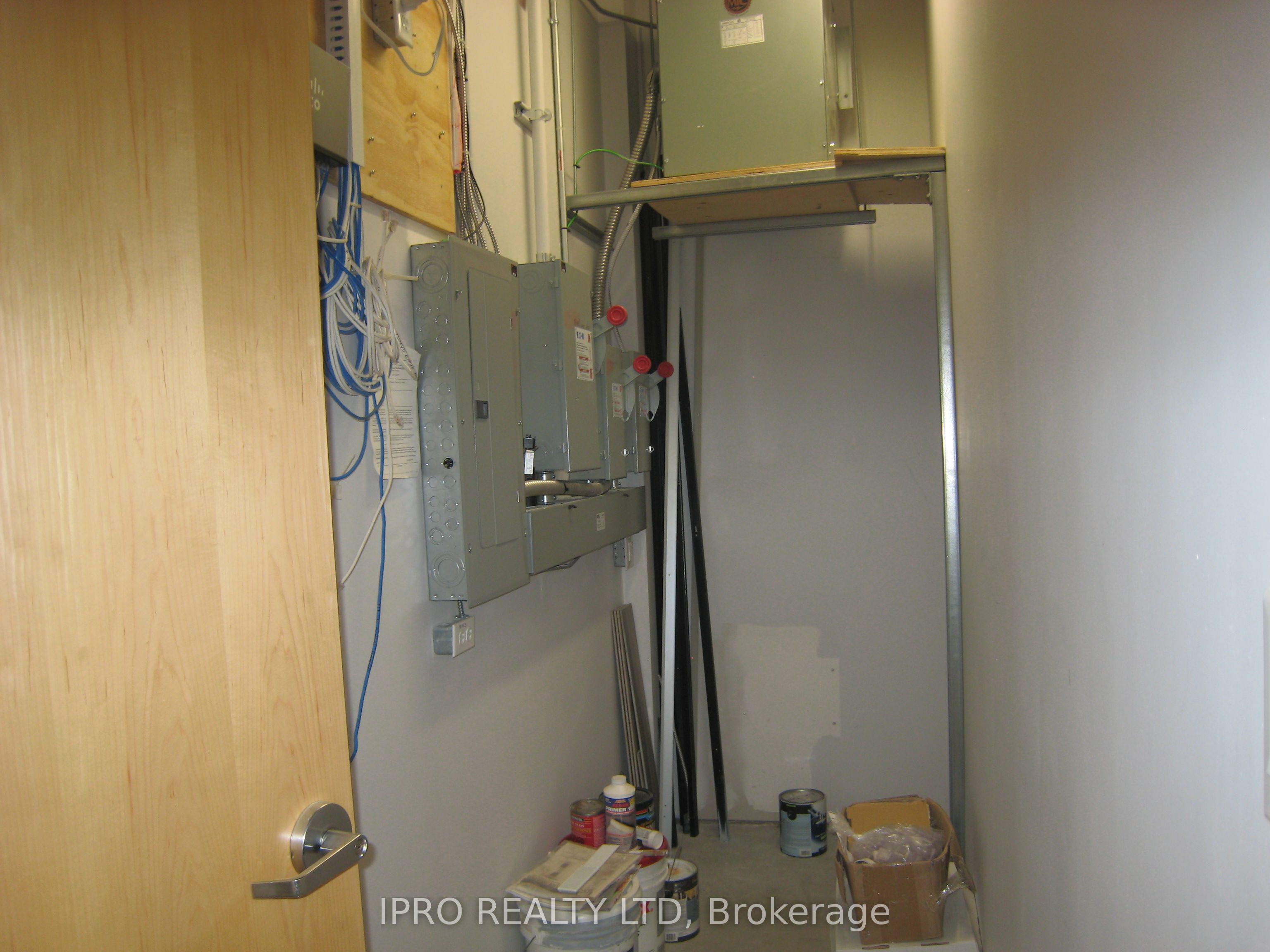 #6 - 217 Speers Road Property Photo 22