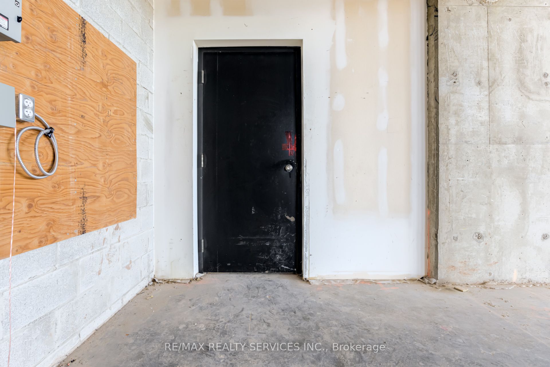 #1 - 5230 Dundas Street Property Photo 22