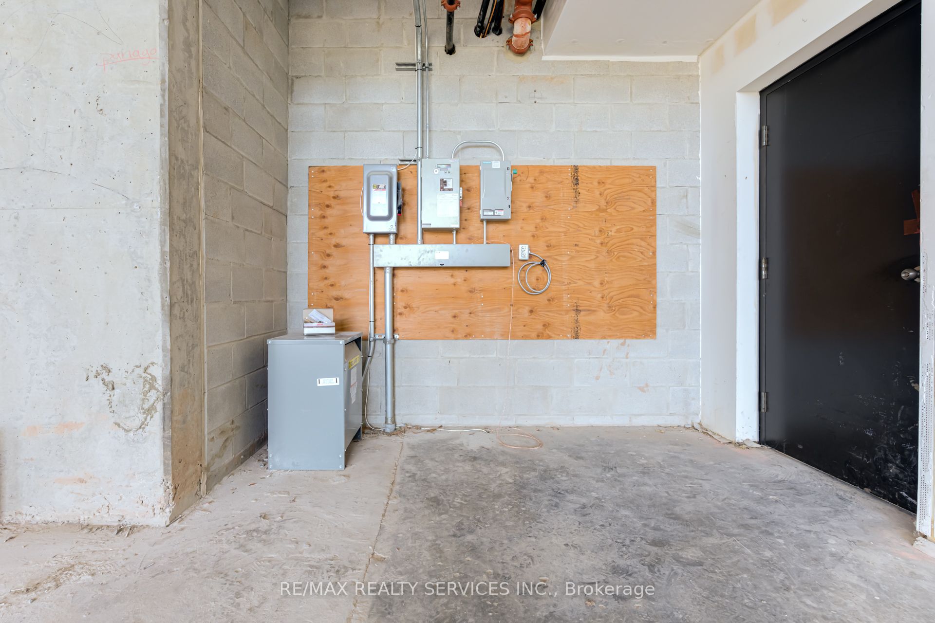 #1 - 5230 Dundas Street Property Photo 24