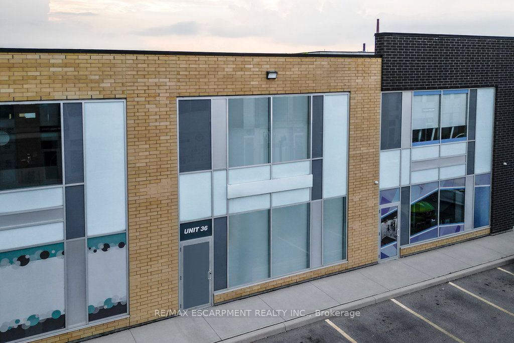 #36 - 1225 Queensway Property Photo 2