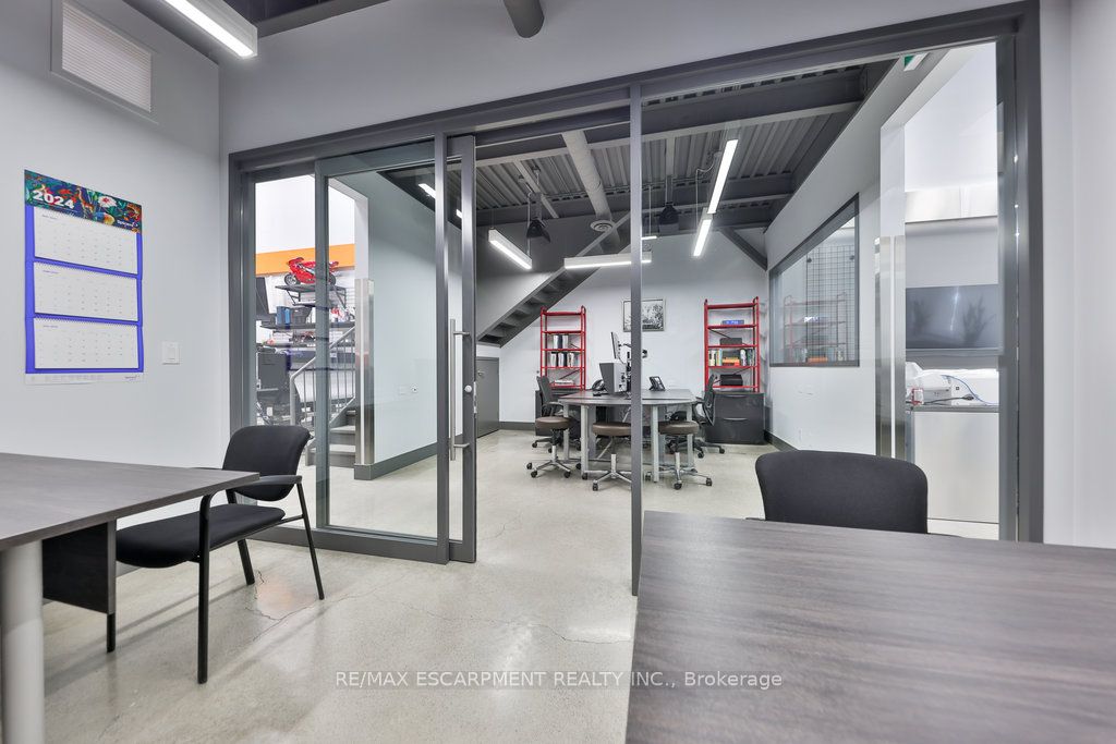 #36 - 1225 Queensway Property Photo 9