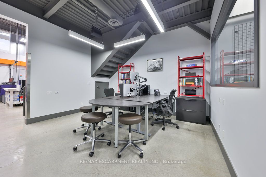 #36 - 1225 Queensway Property Photo 13