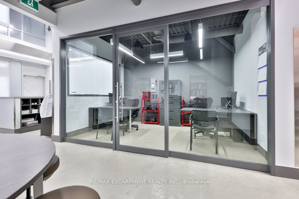 #36 - 1225 Queensway Property Photo 15