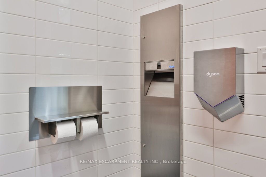 #36 - 1225 Queensway Property Photo 23