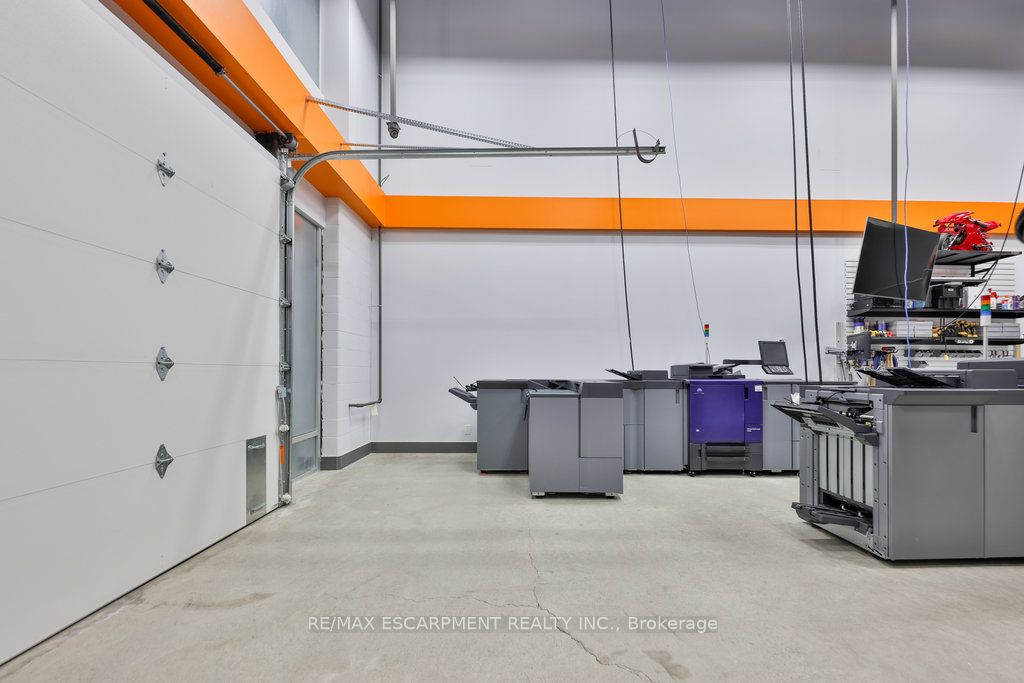 #36 - 1225 Queensway Property Photo 27