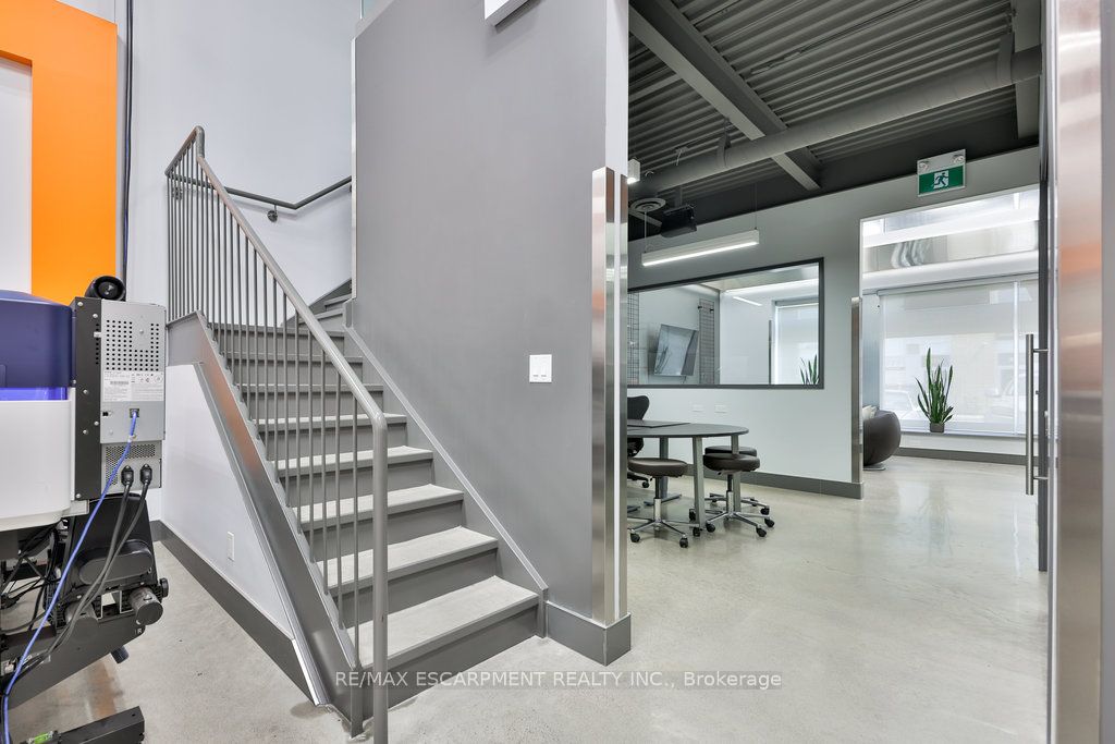 #36 - 1225 Queensway Property Photo 34