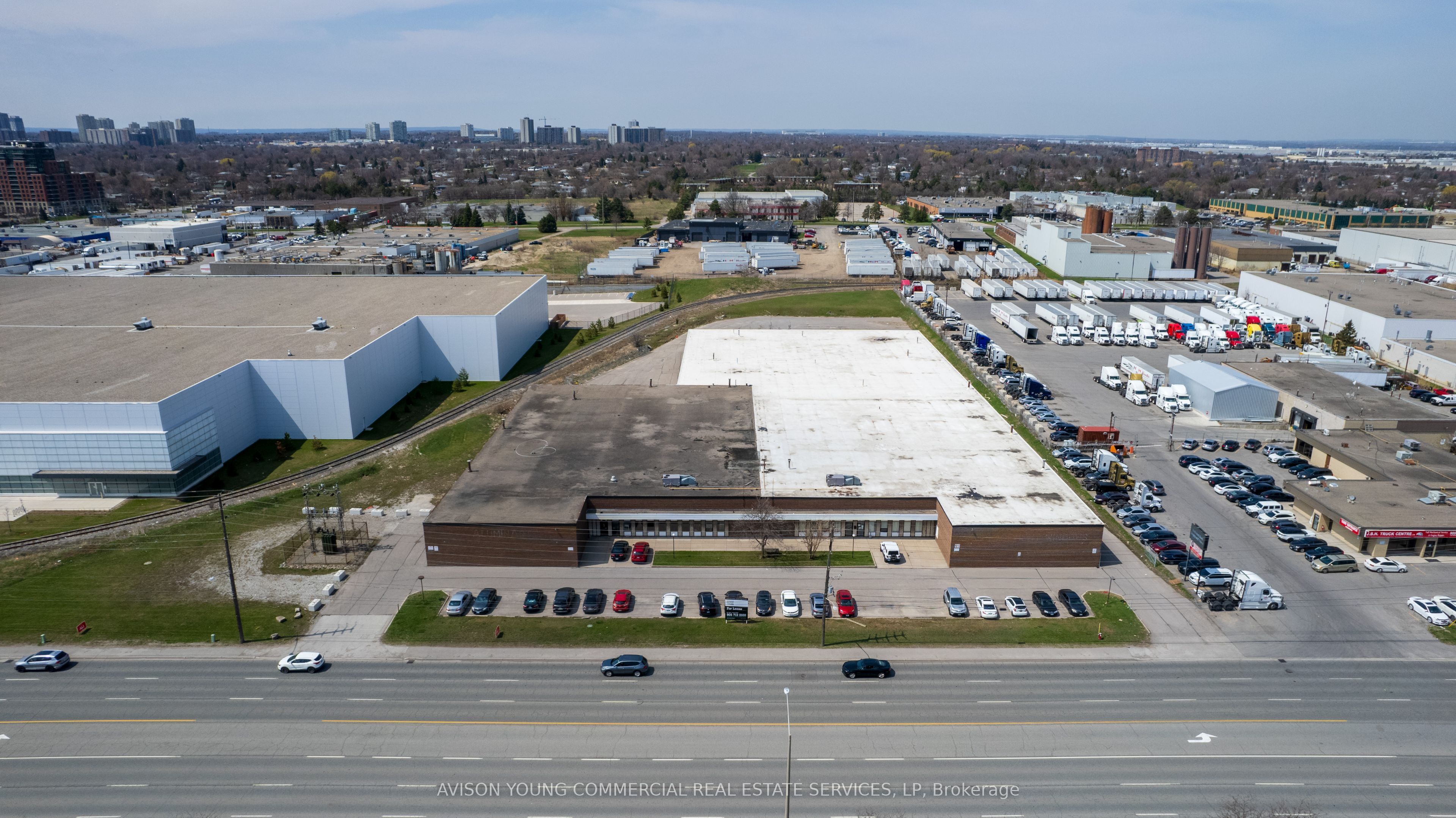 1810 Steeles Avenue Property Photo 4