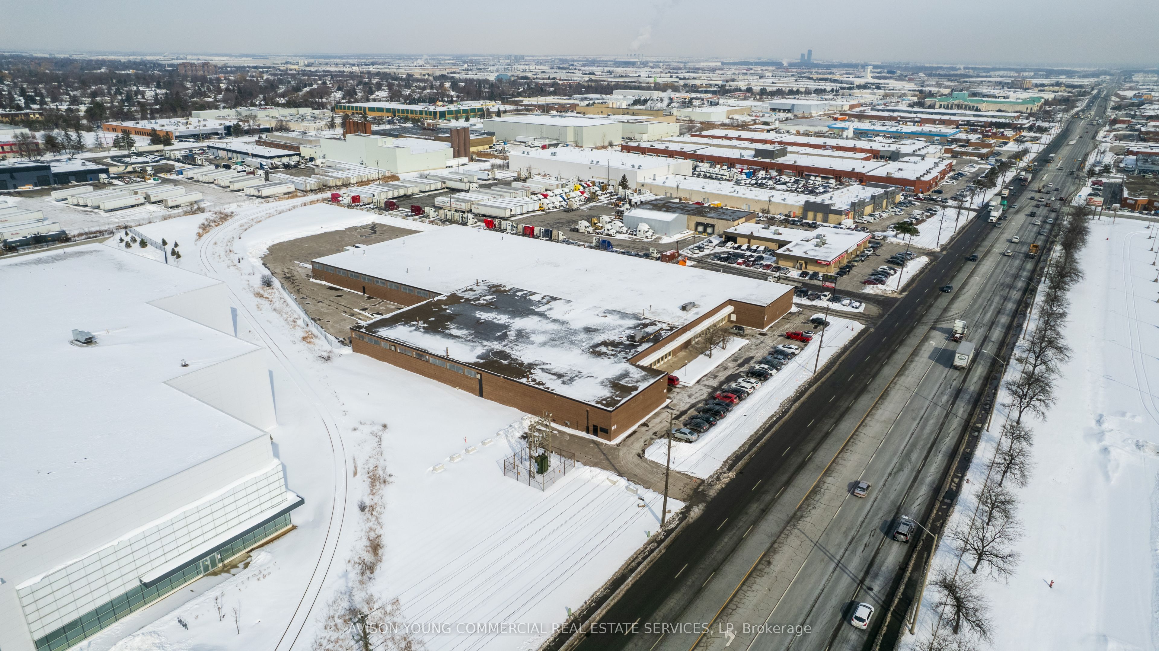 1810 Steeles Avenue Property Photo 6